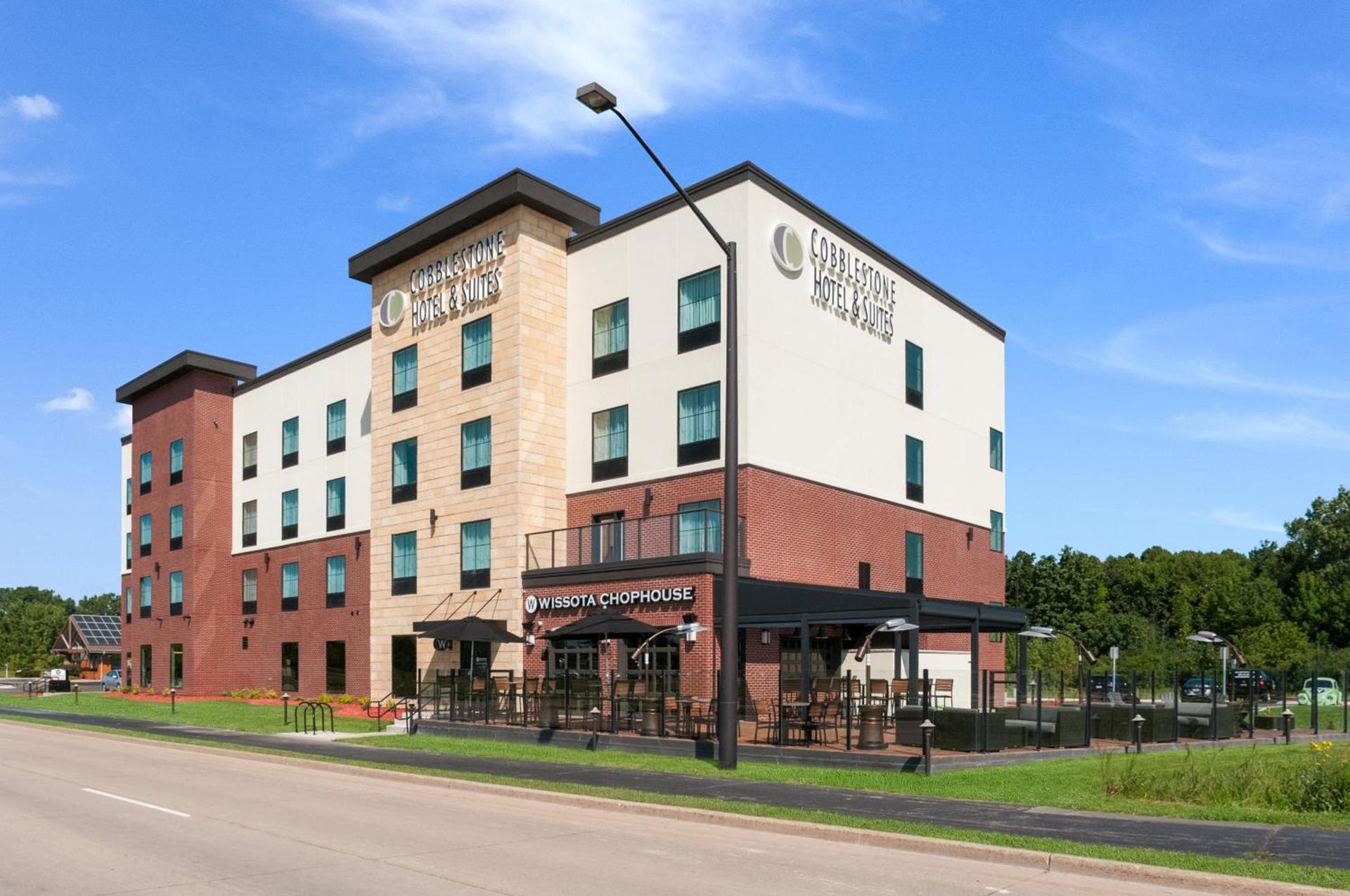 Cobblestone Hotel & Suites Appleton International Airport photo 2