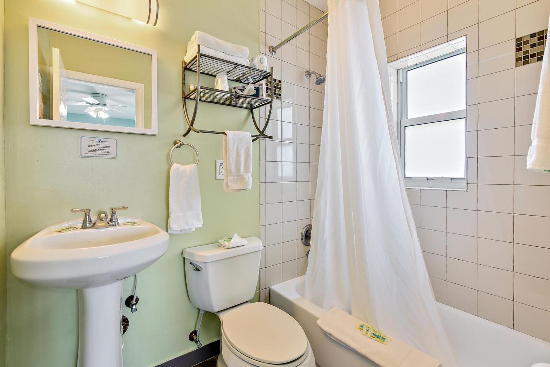 Hollywood Beachside Boutique Suite photo 16