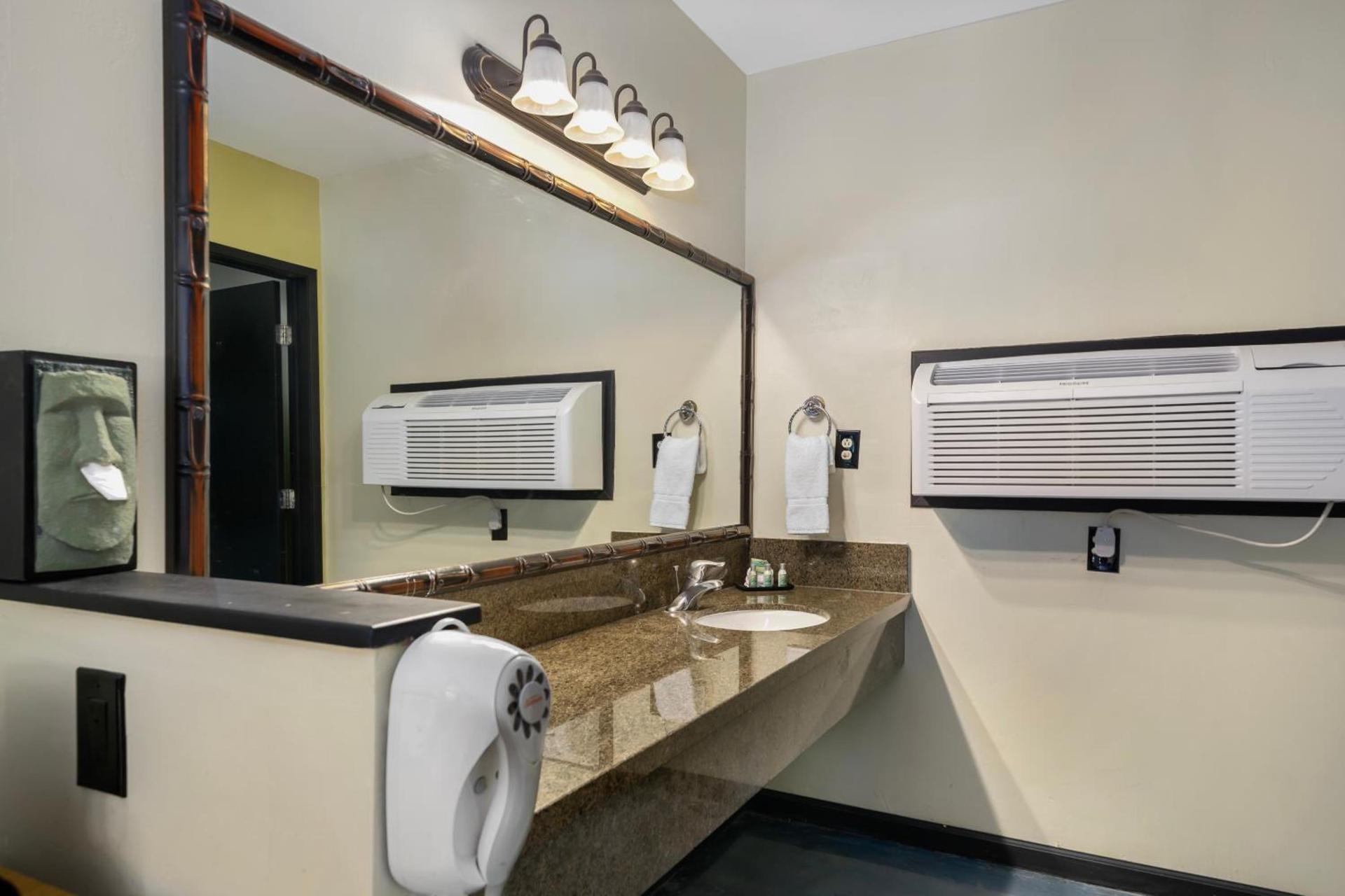 Caliente Tropics photo 38