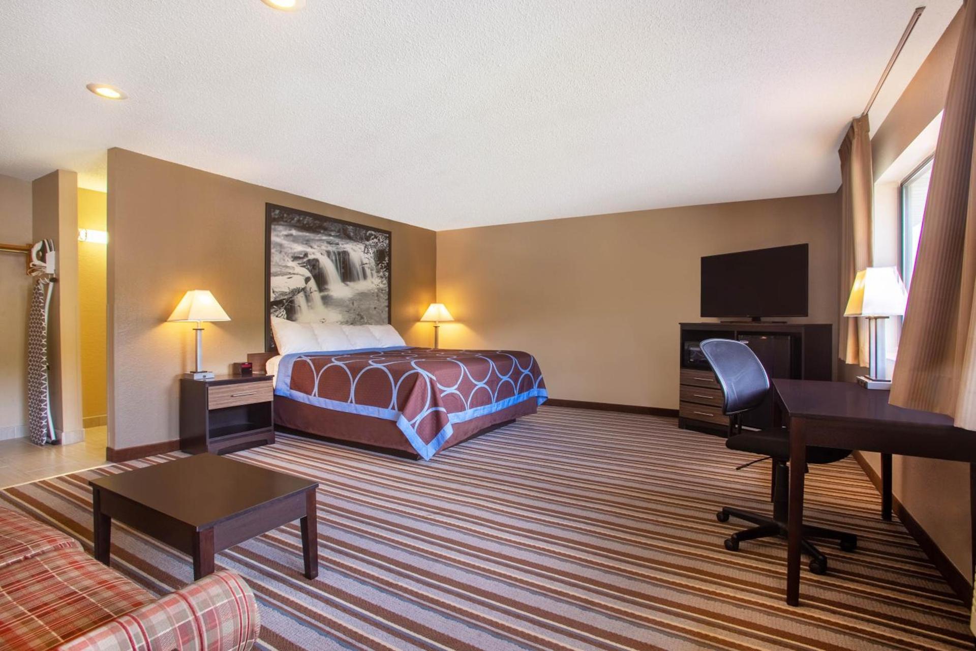 Super 8 by Wyndham Elkins photo 5