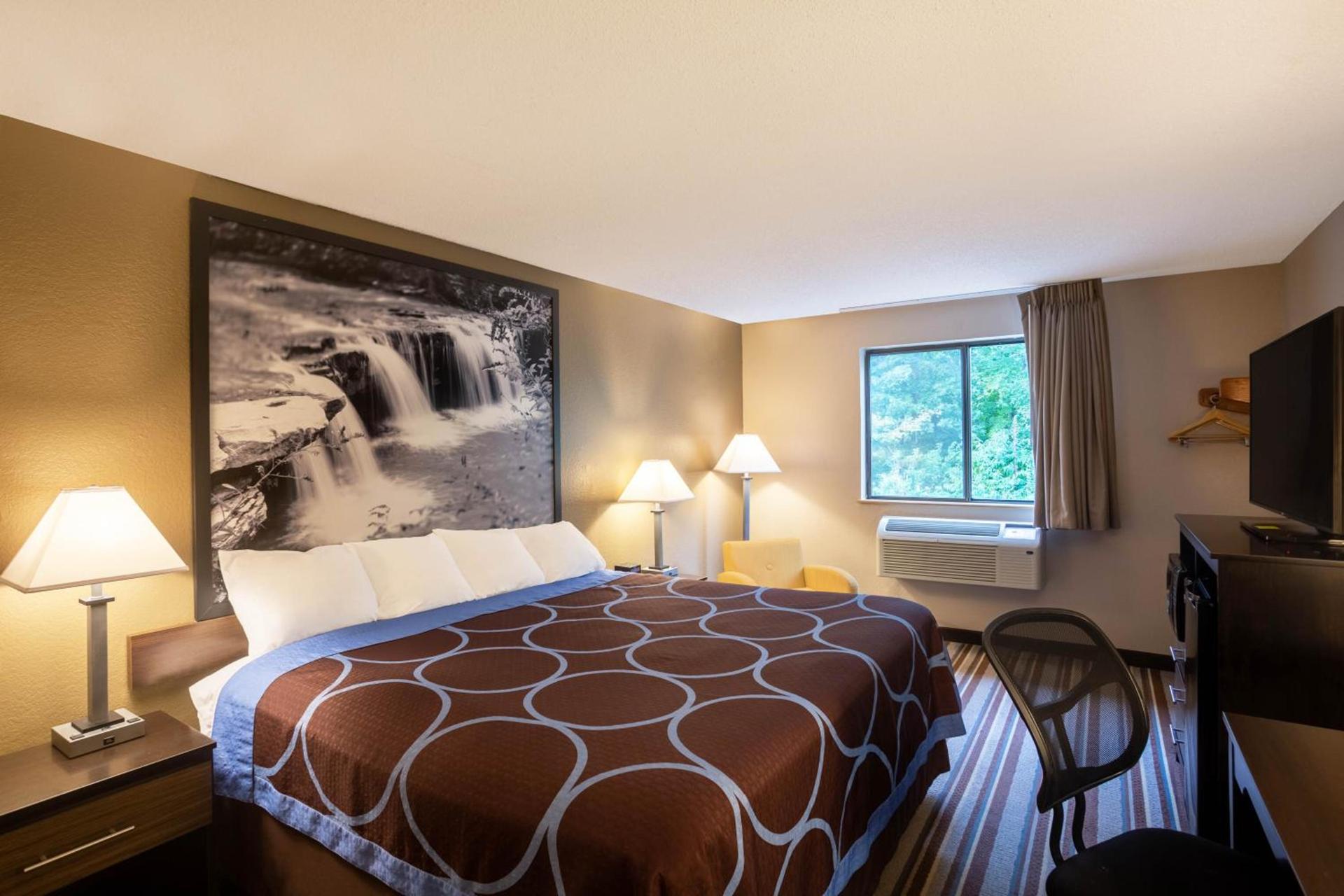 Super 8 by Wyndham Elkins photo 30