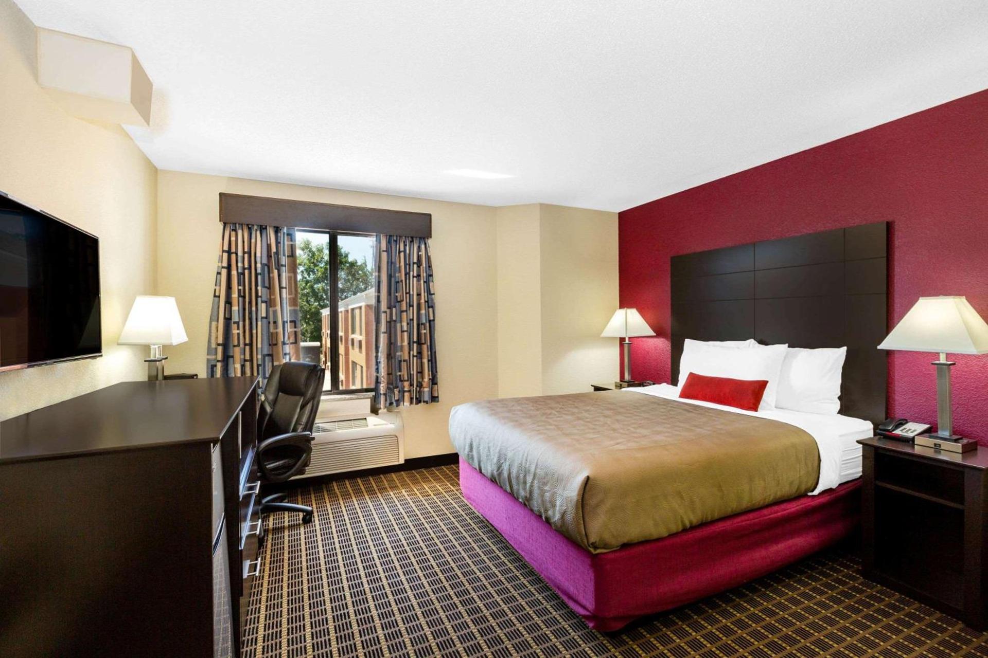 Baymont Inn & Suites by Wyndham Mukwonago photo 8