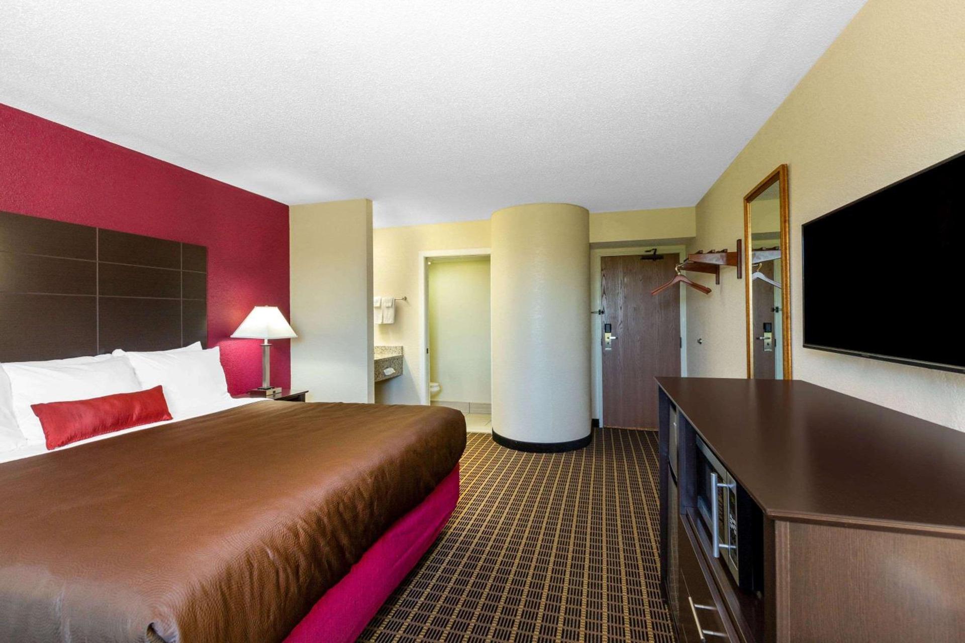 Baymont Inn & Suites by Wyndham Mukwonago photo 9