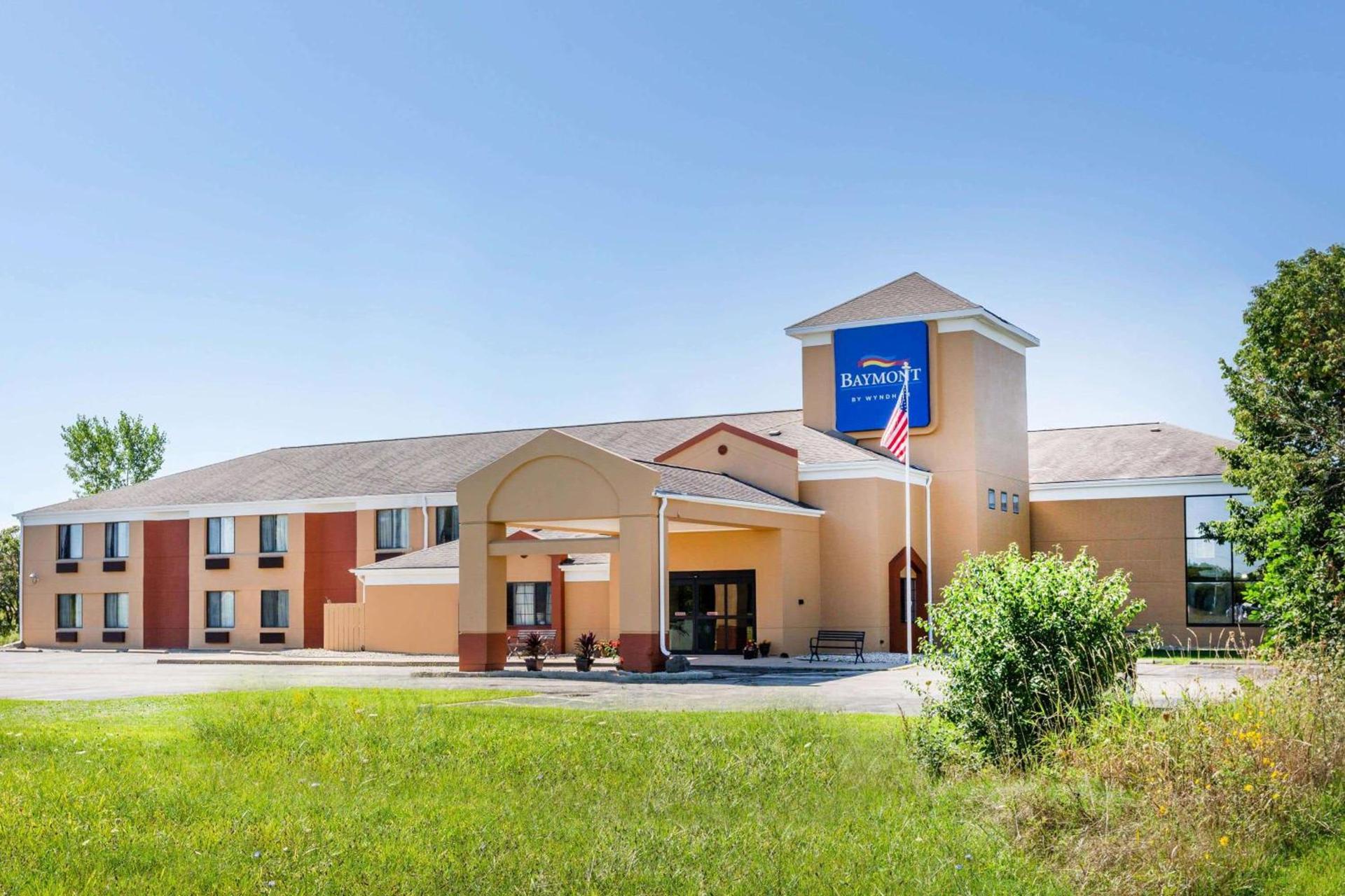 Baymont Inn & Suites by Wyndham Mukwonago photo 1
