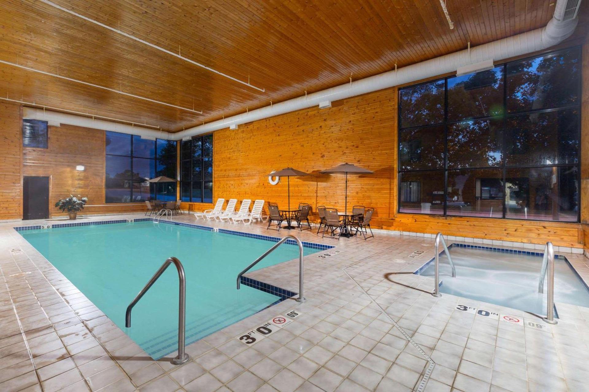 Baymont Inn & Suites by Wyndham Mukwonago photo 14