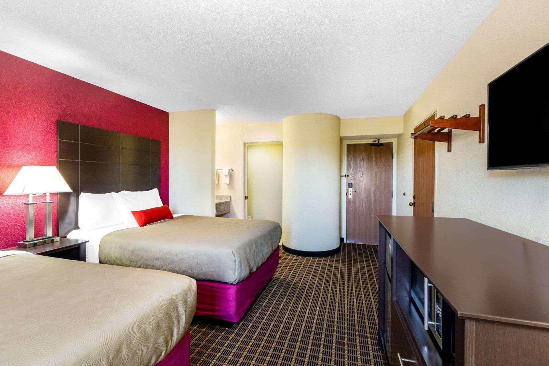 Baymont Inn & Suites by Wyndham Mukwonago photo 17