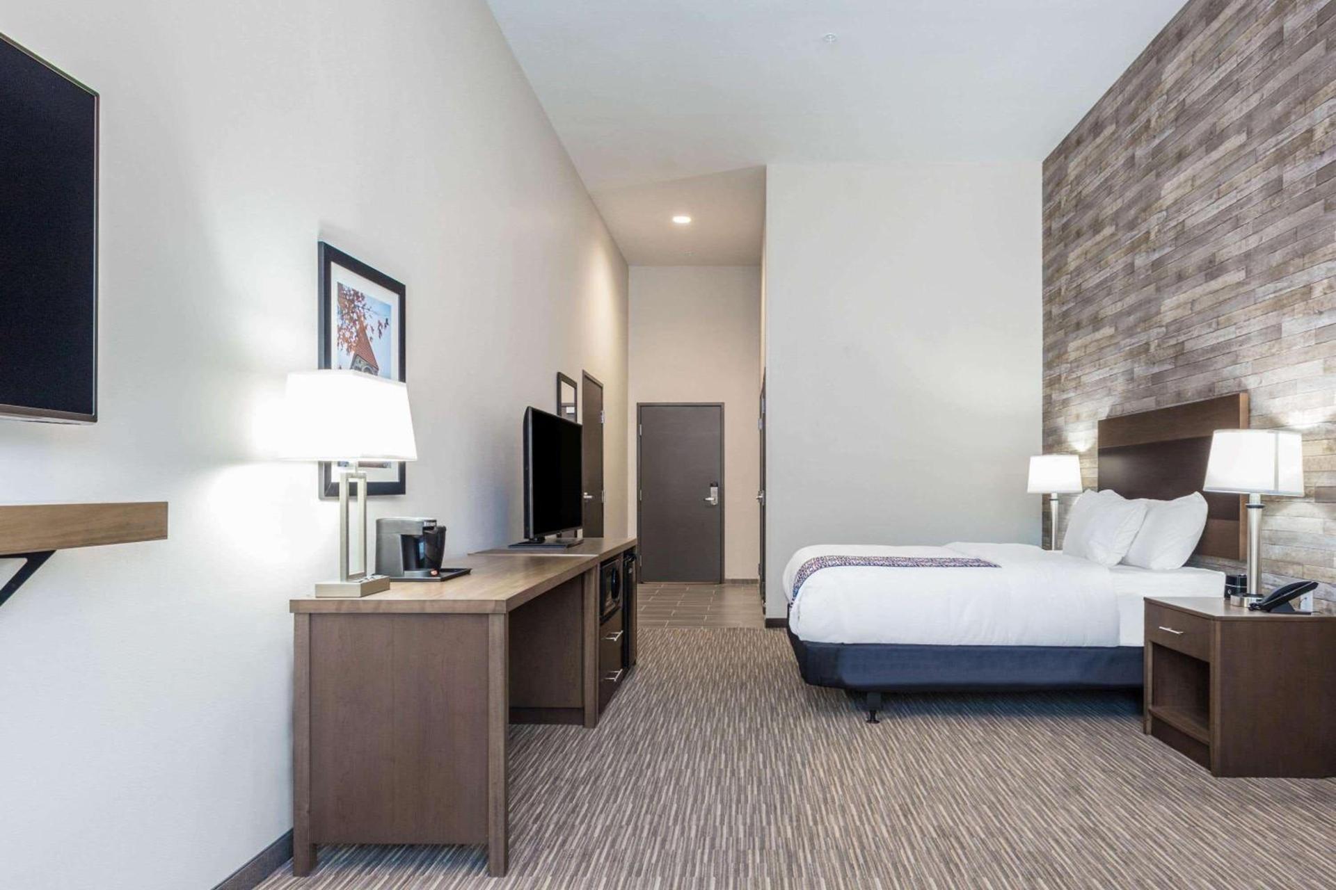 La Quinta Inn and Suites by Wyndham Bloomington photo 5