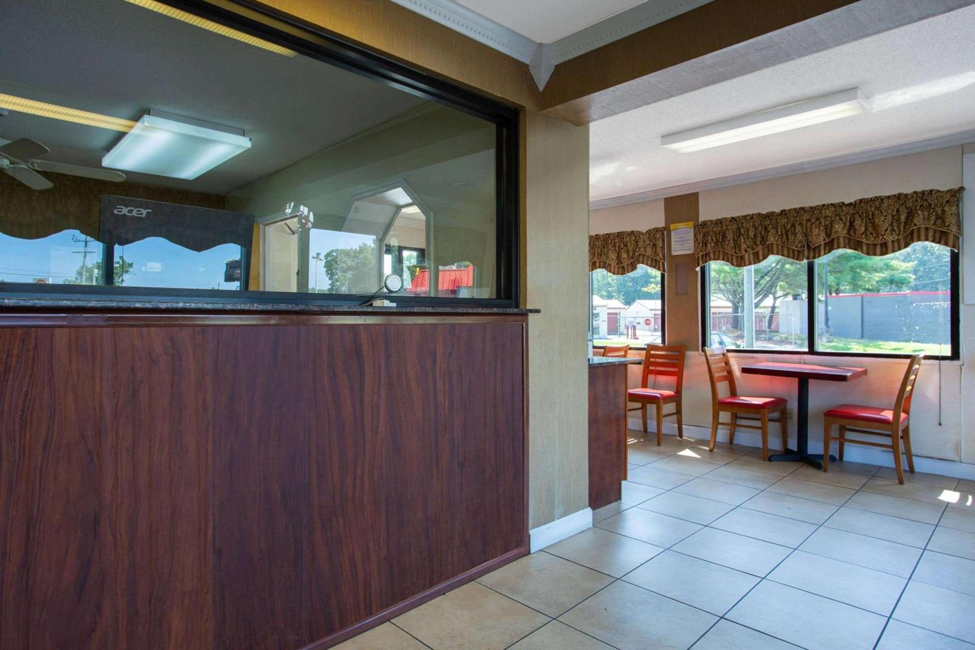 Days Inn by Wyndham Chesapeake photo 6