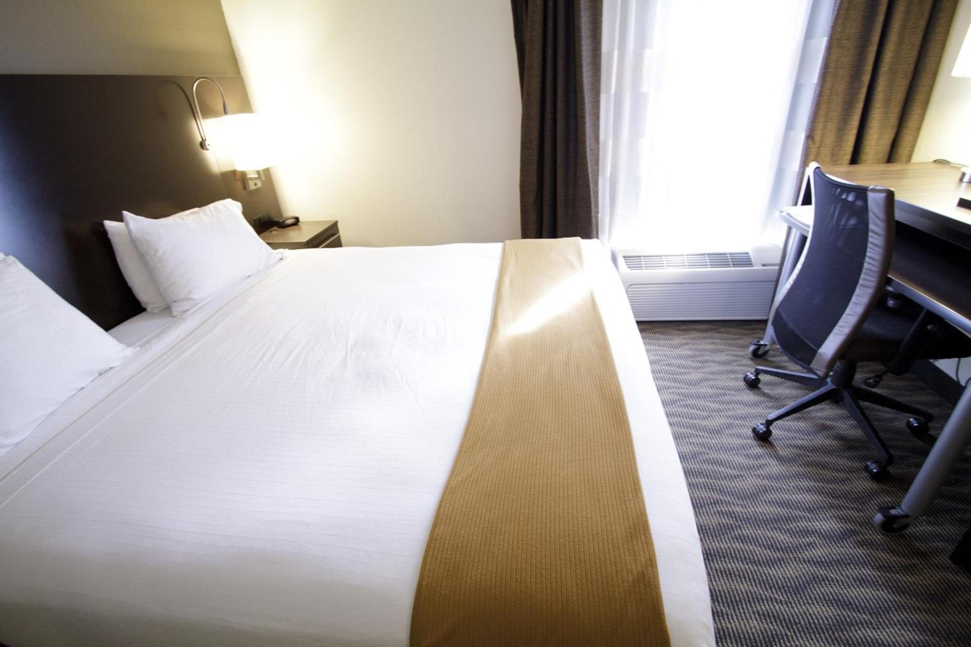 Holiday Inn Express Hotel & Suites Colby by IHG photo 4