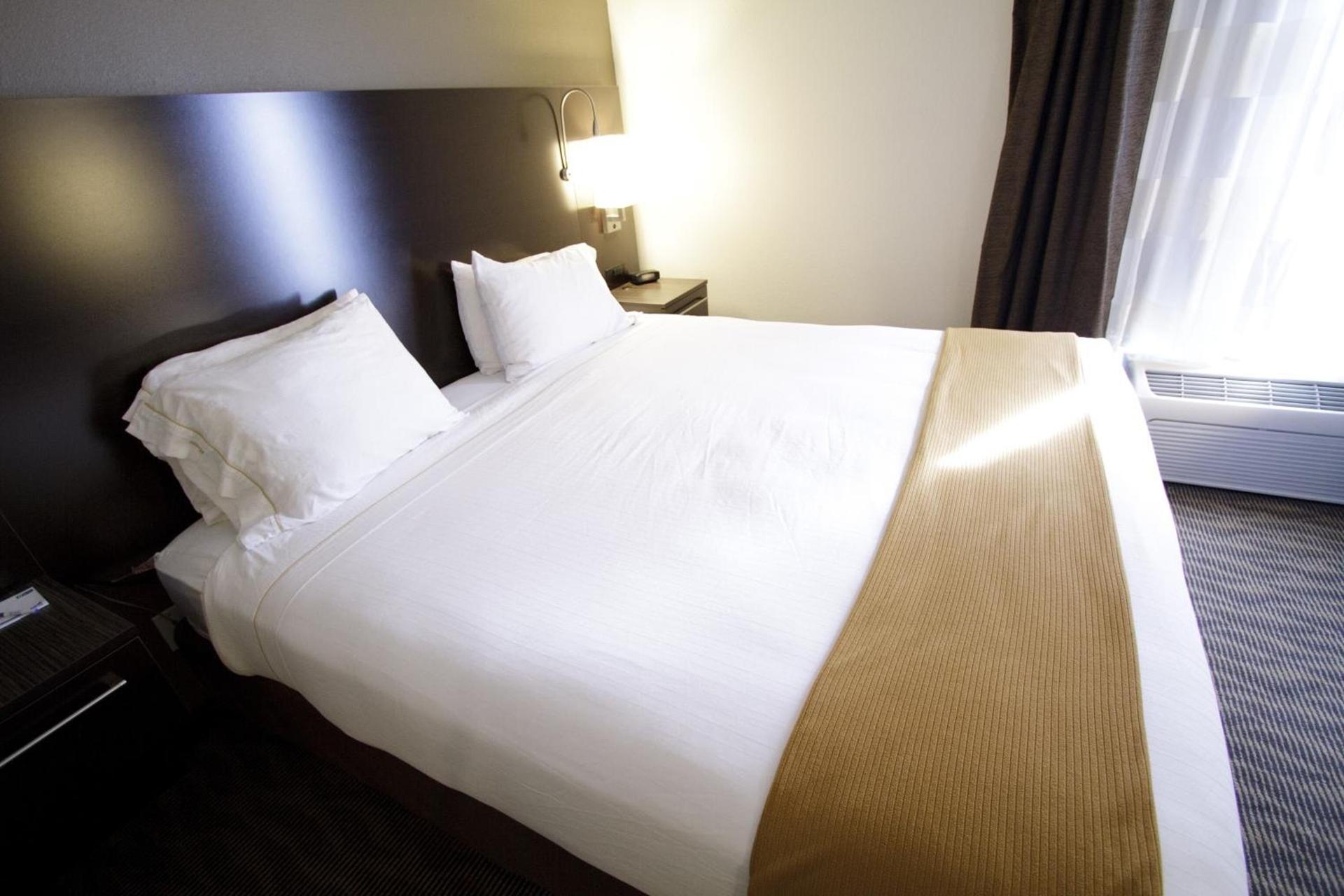 Holiday Inn Express Hotel & Suites Colby by IHG photo 5