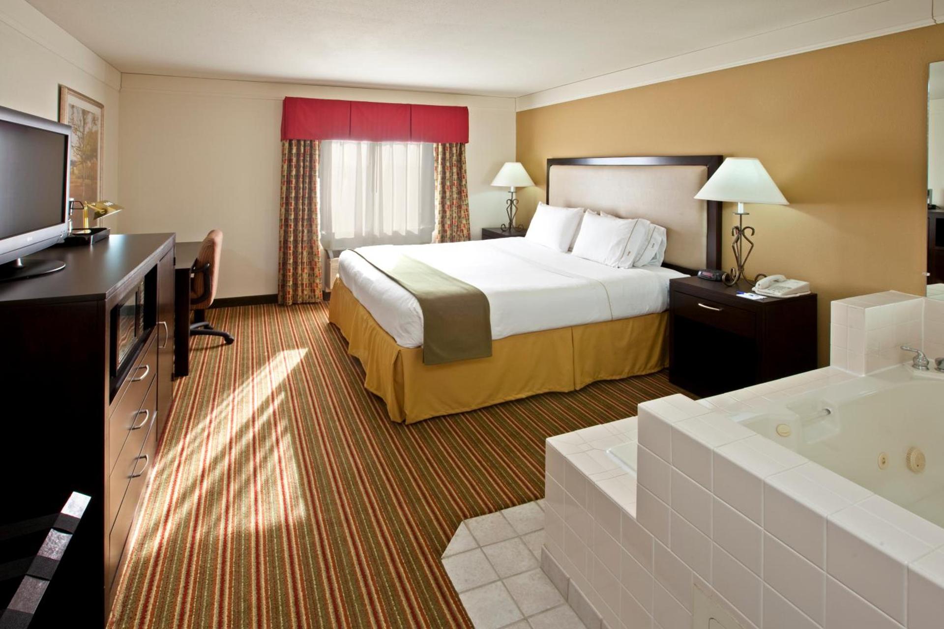 Baymont by Wyndham Litchfield photo 18