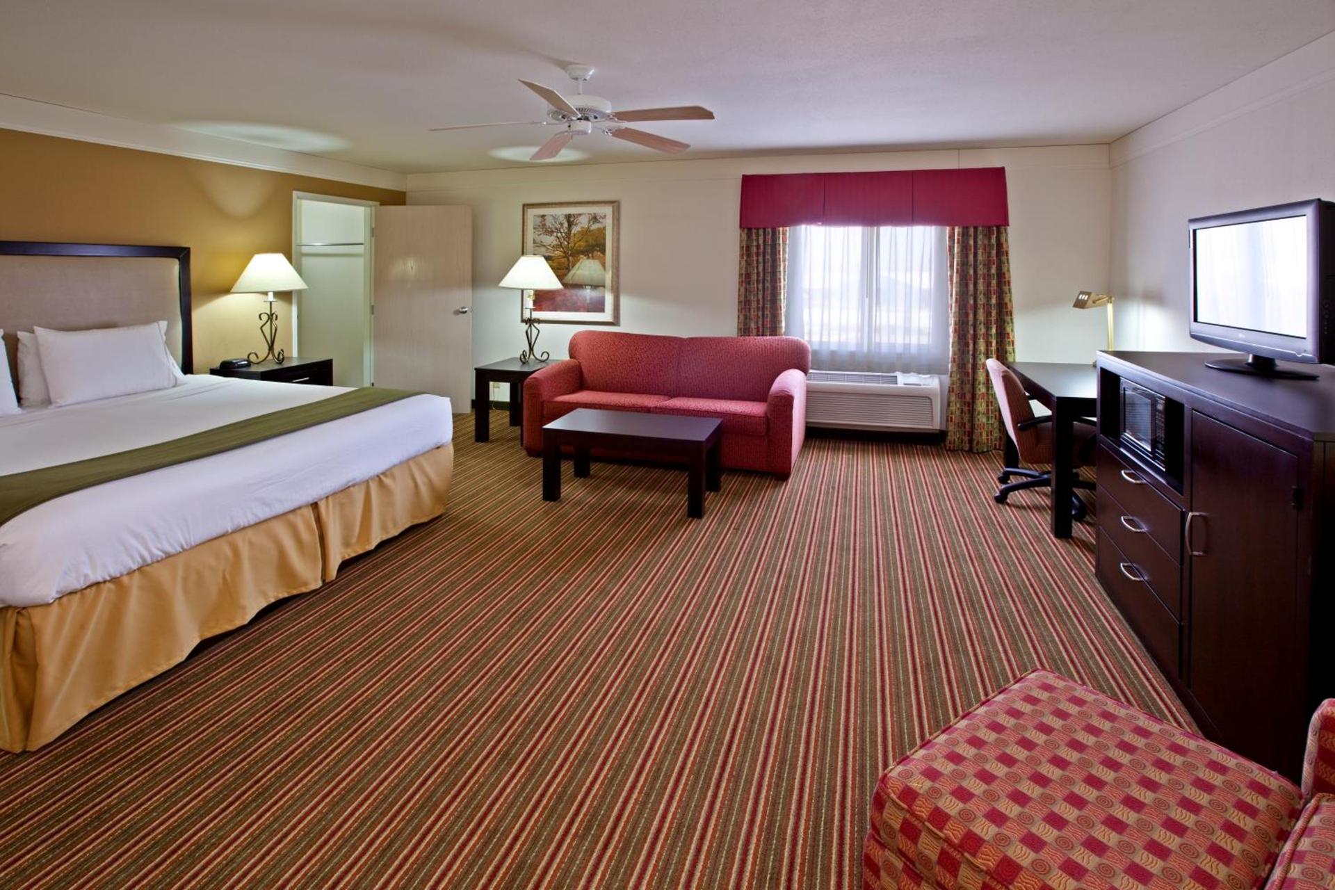 Baymont by Wyndham Litchfield photo 28