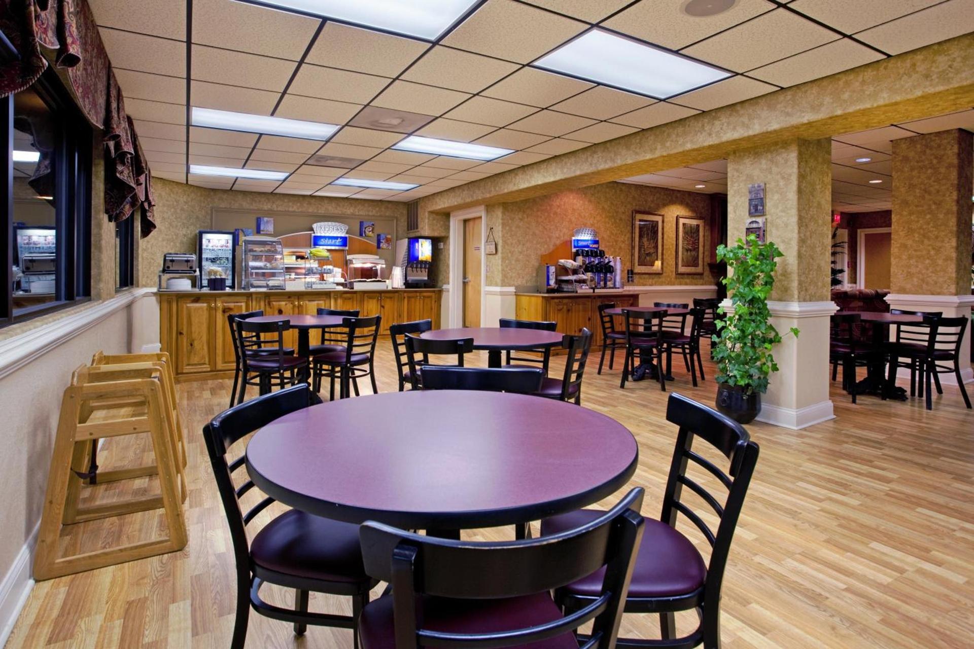 Moncks Corner Inn photo 3