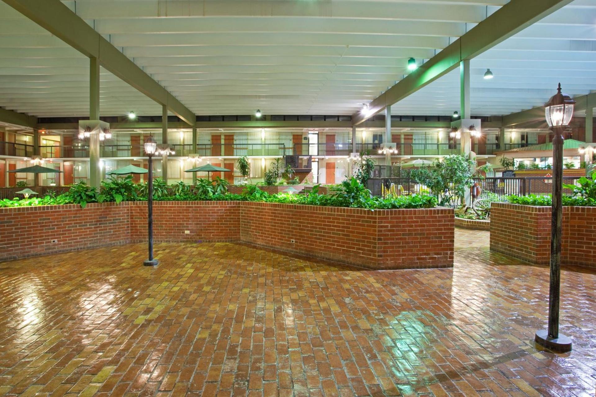 Ramada by Wyndham Indiana photo 7