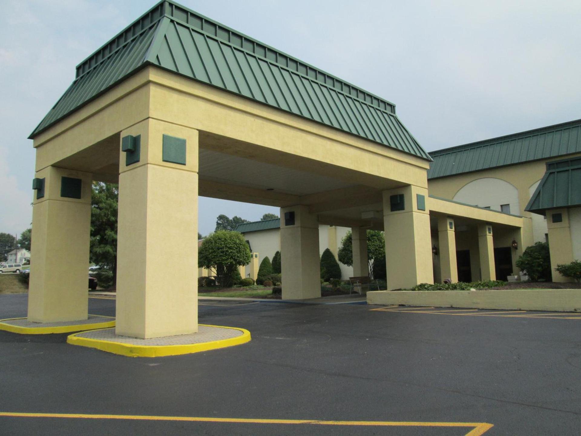 Ramada by Wyndham Indiana photo 3