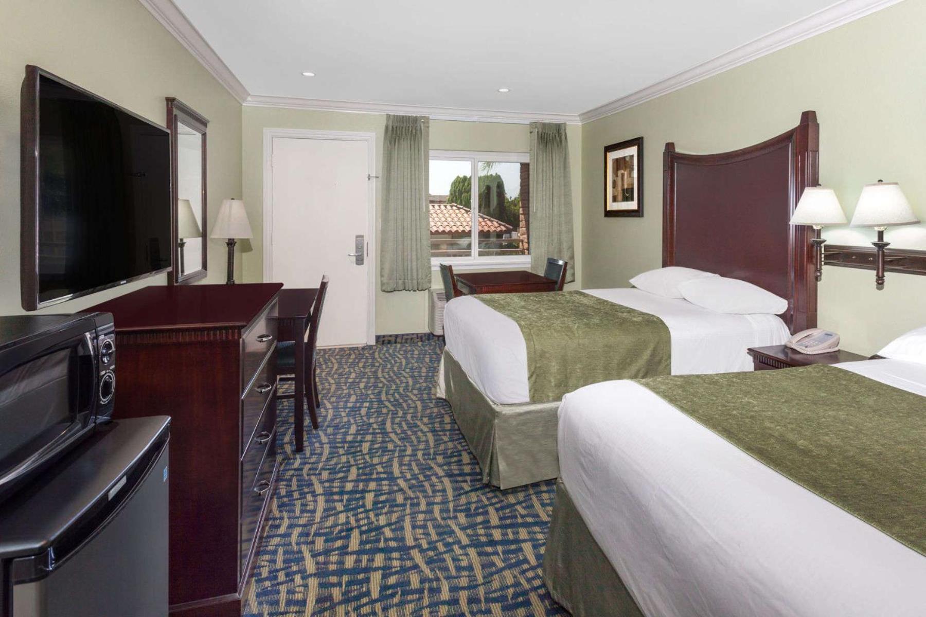 Travelodge by Wyndham Orange County Airport/ Costa Mesa photo 30
