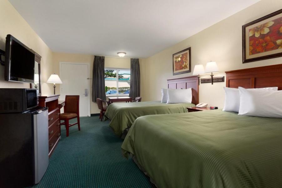 Travelodge by Wyndham Orange County Airport/ Costa Mesa photo 28