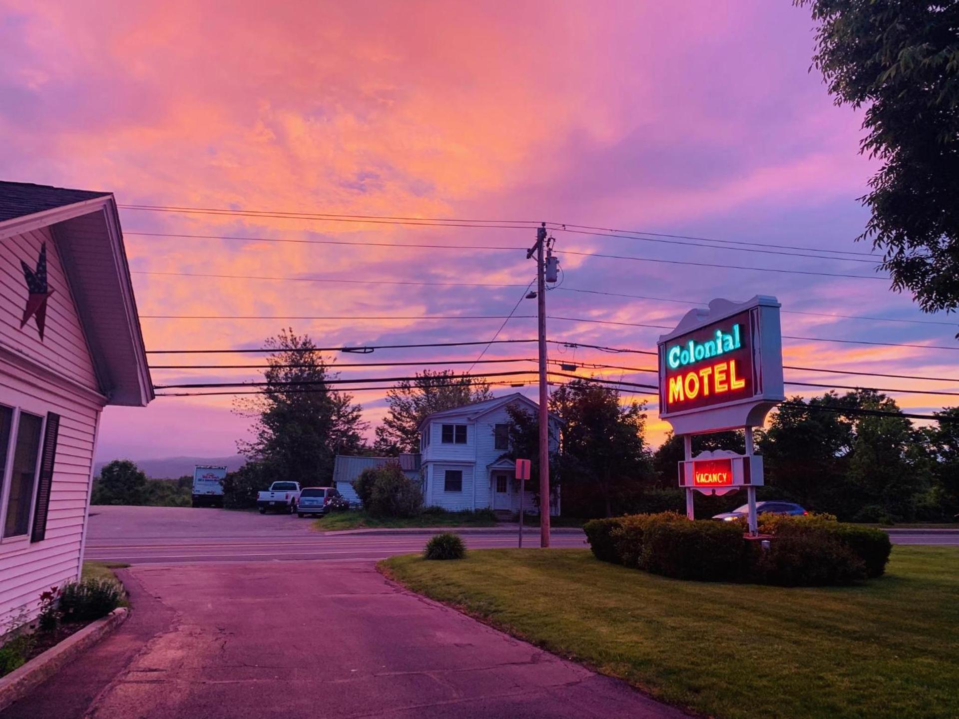Colonial Motel photo 2