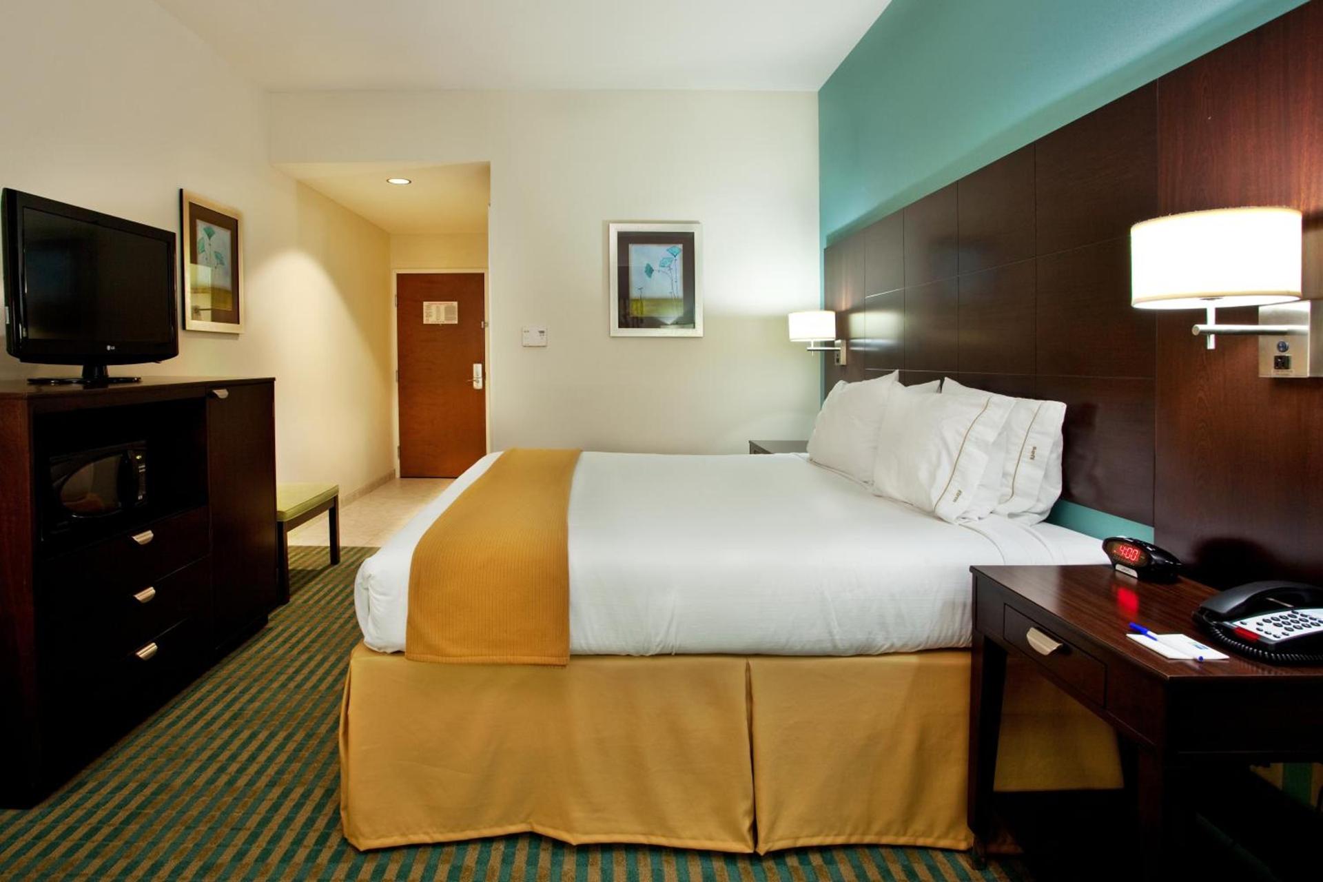 Holiday Inn Express Hotel & Suites Picayune by IHG photo 6