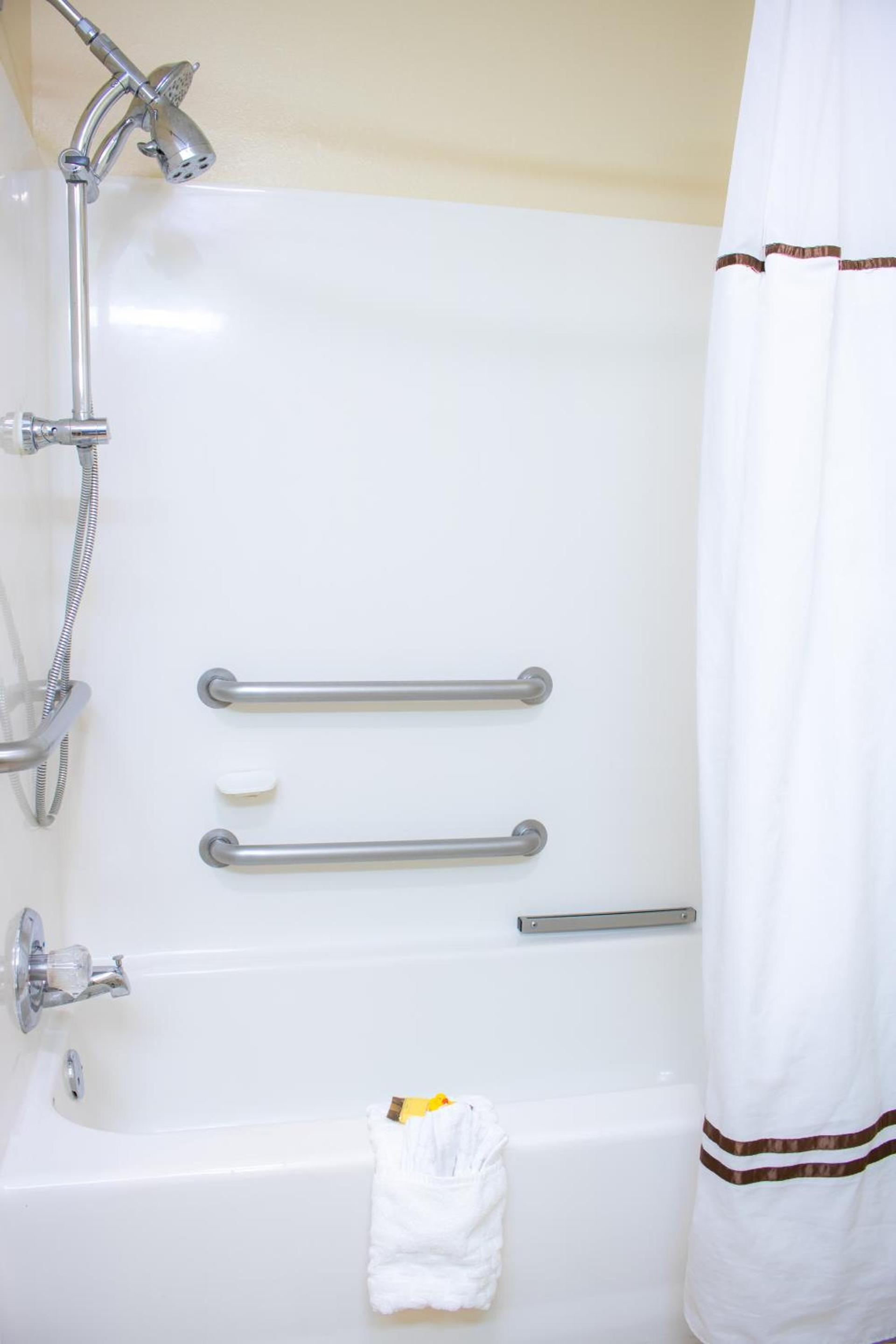 Best Western Plus Richmond Hill Inn photo 43