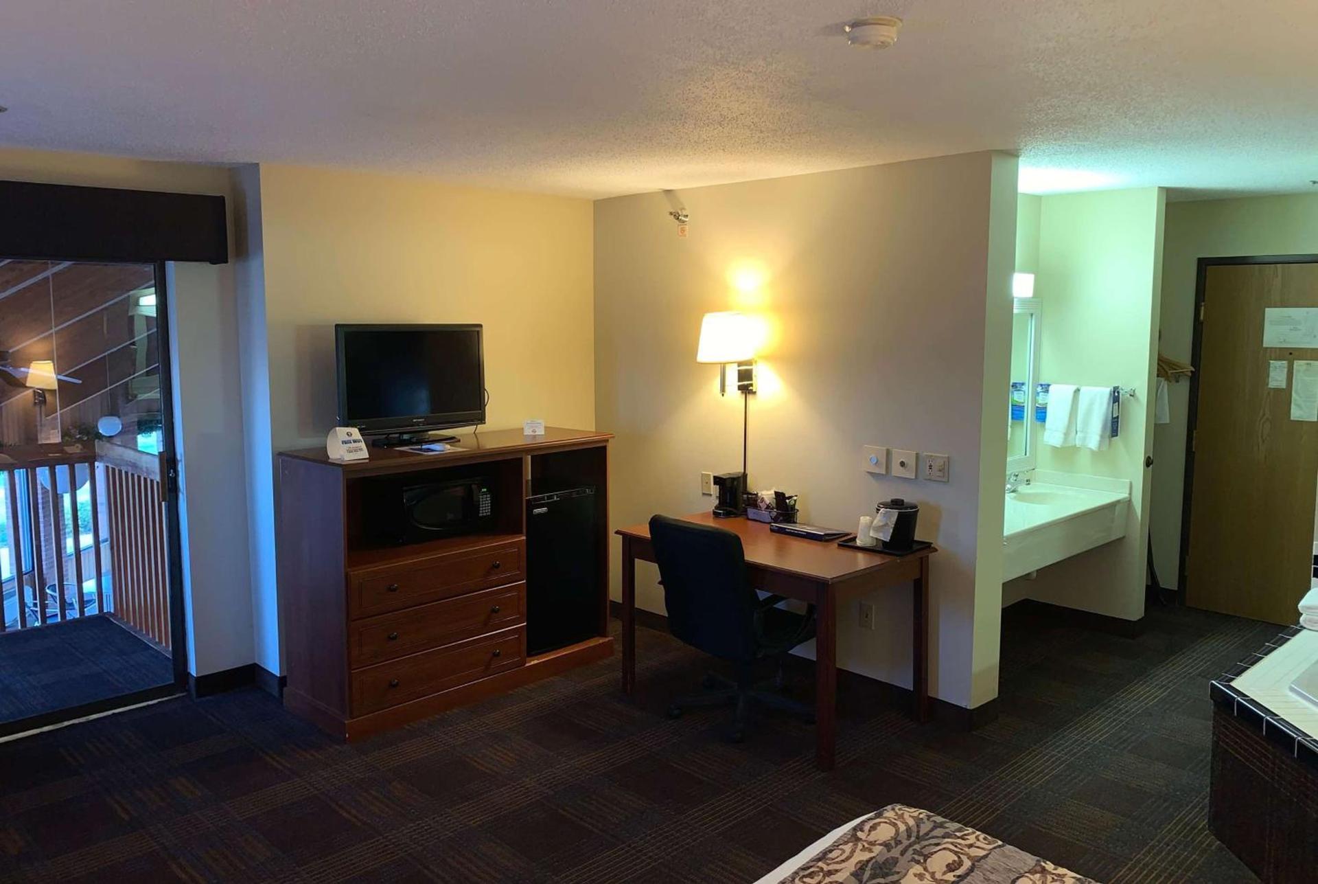 Baymont by Wyndham LeMars photo 17