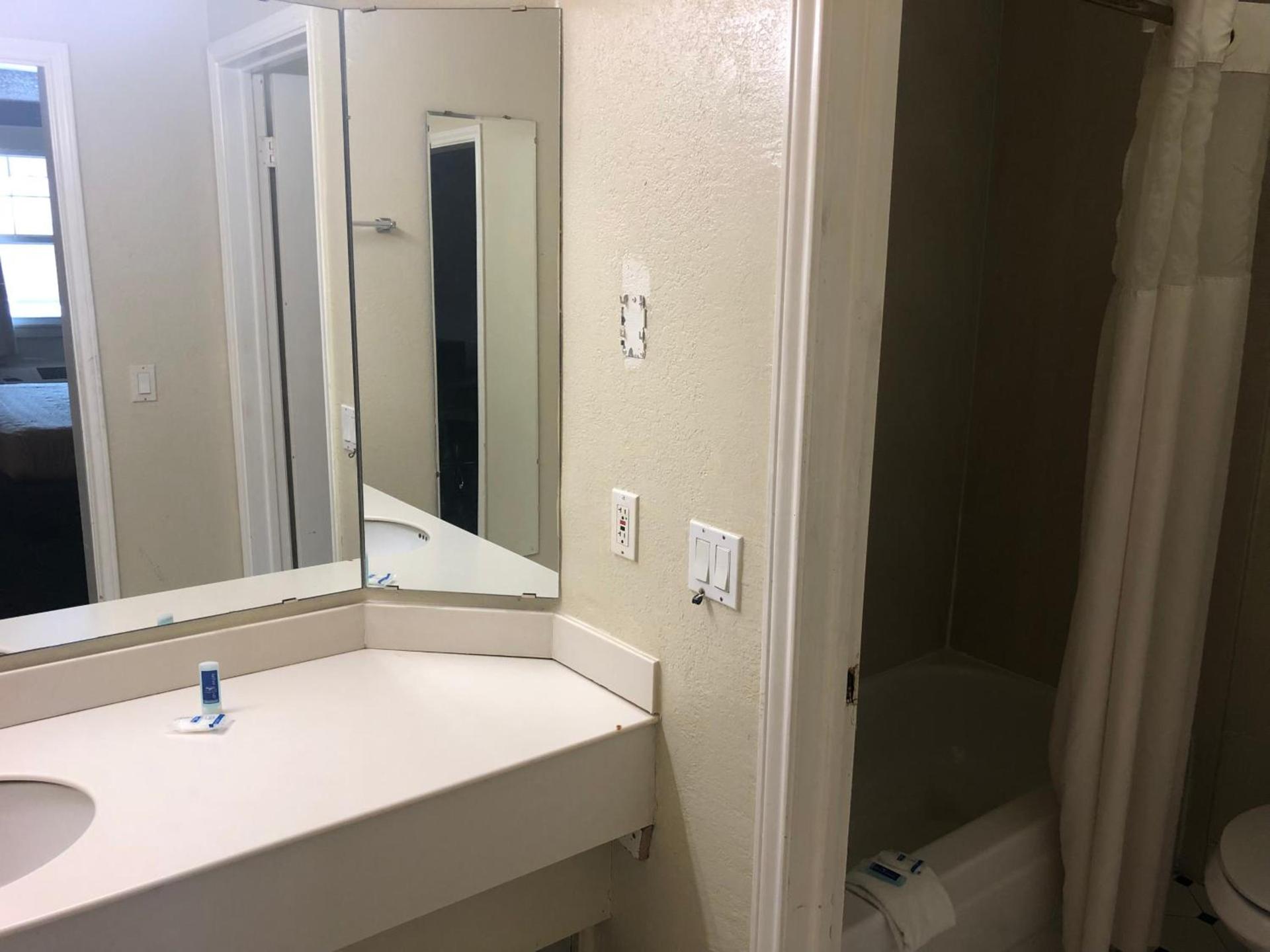 Americas Best Value Inn Denver photo 24