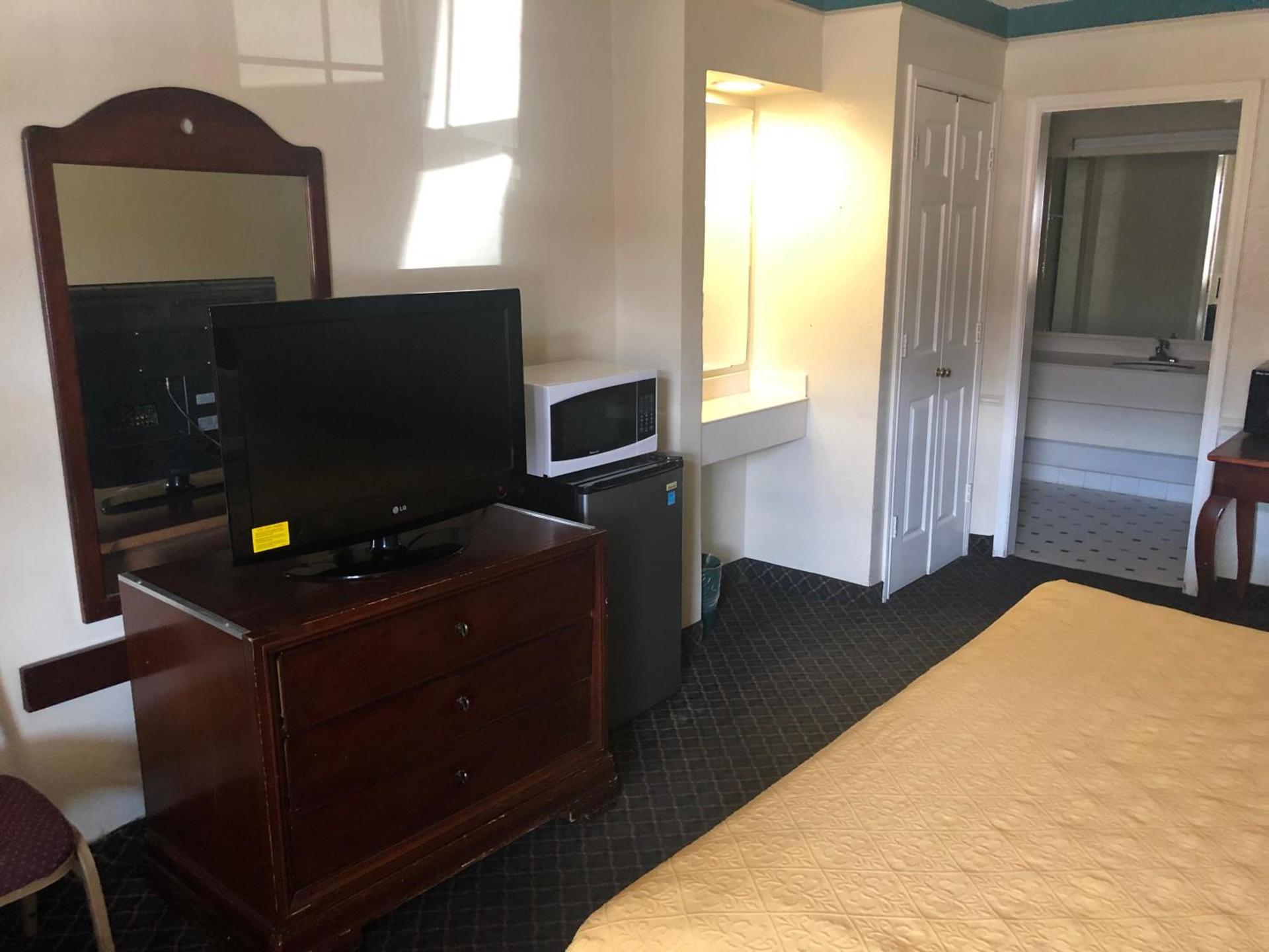 Americas Best Value Inn Denver photo 22
