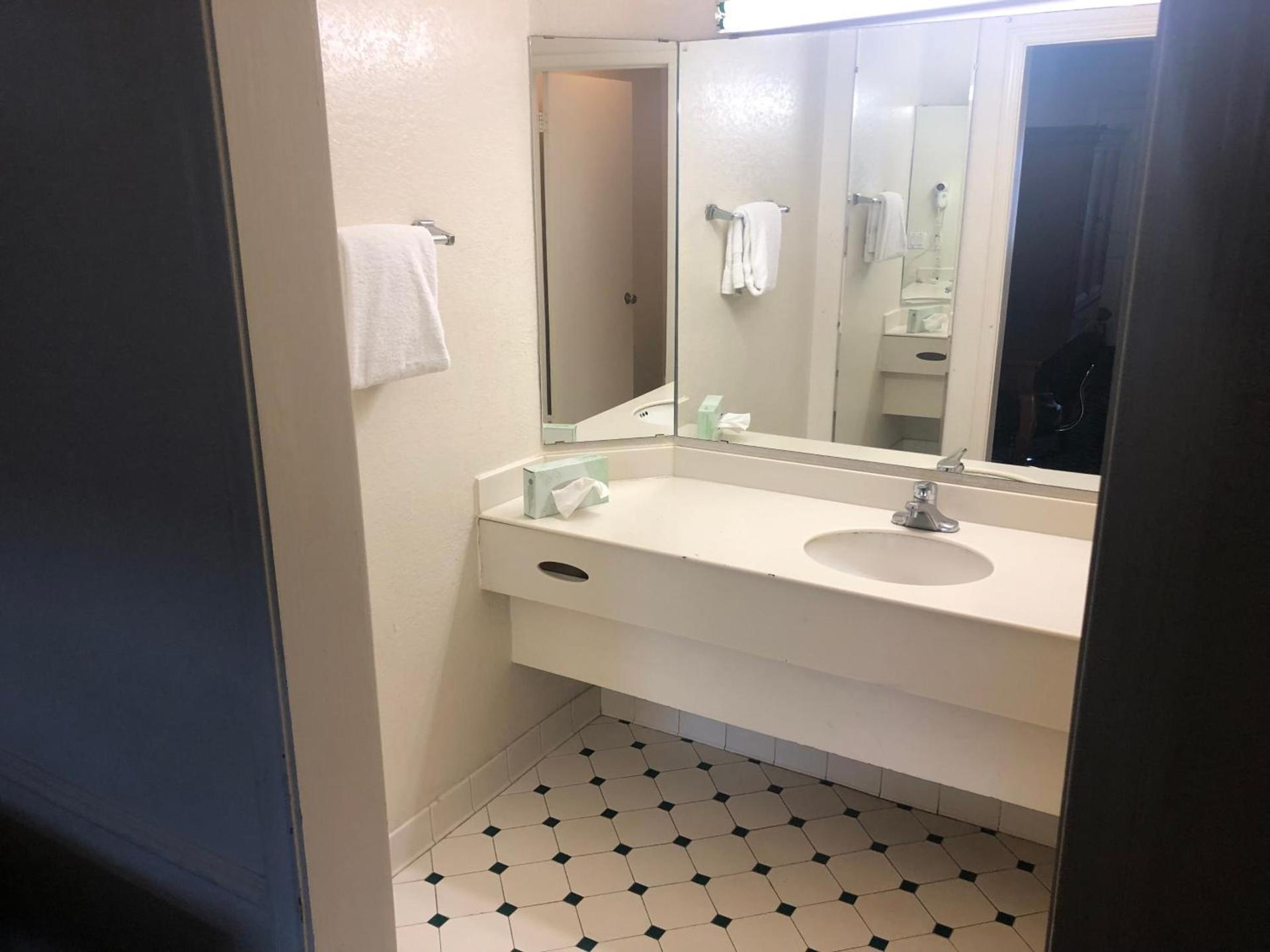 Americas Best Value Inn Denver photo 19