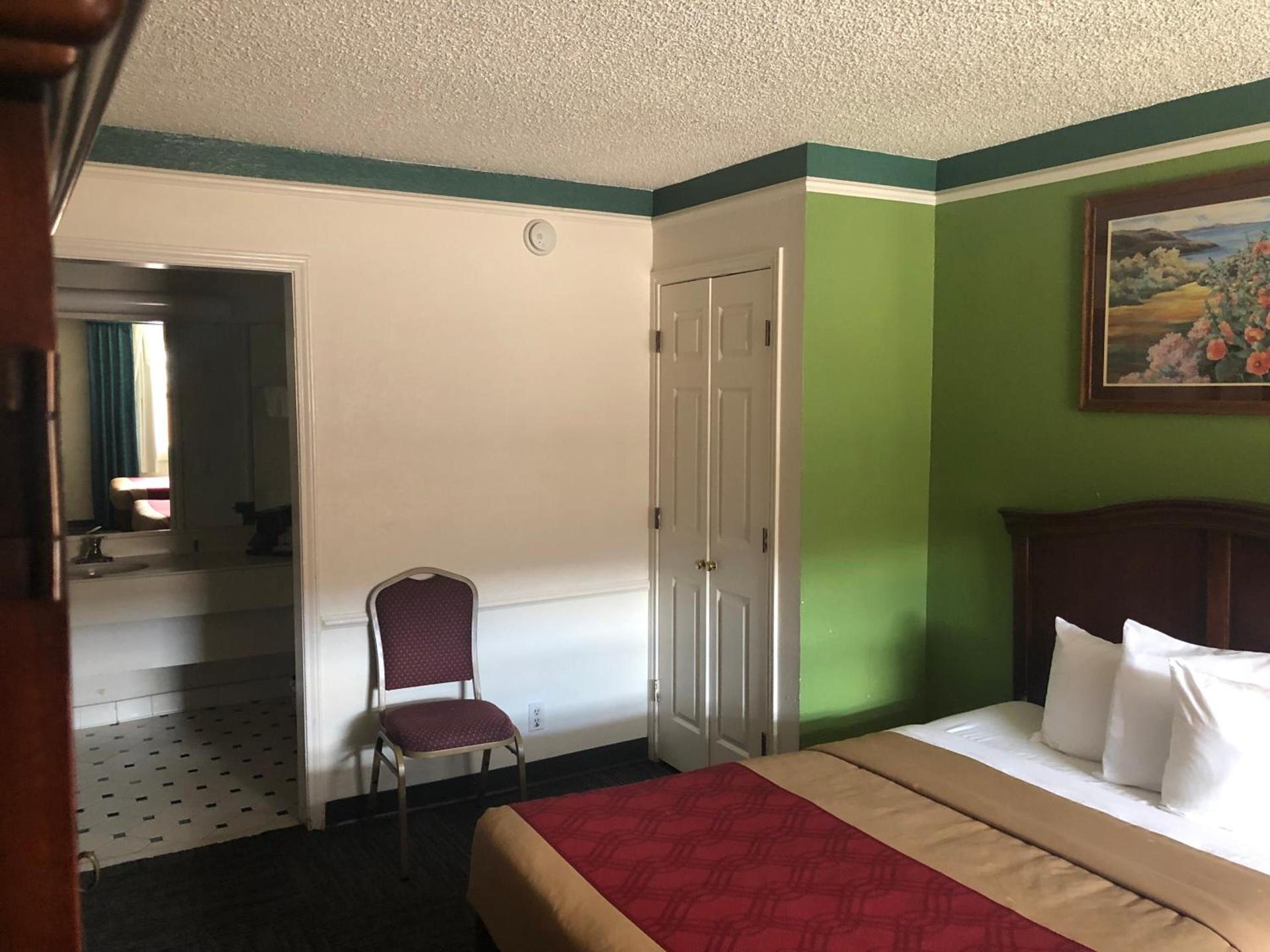 Americas Best Value Inn Denver photo 11