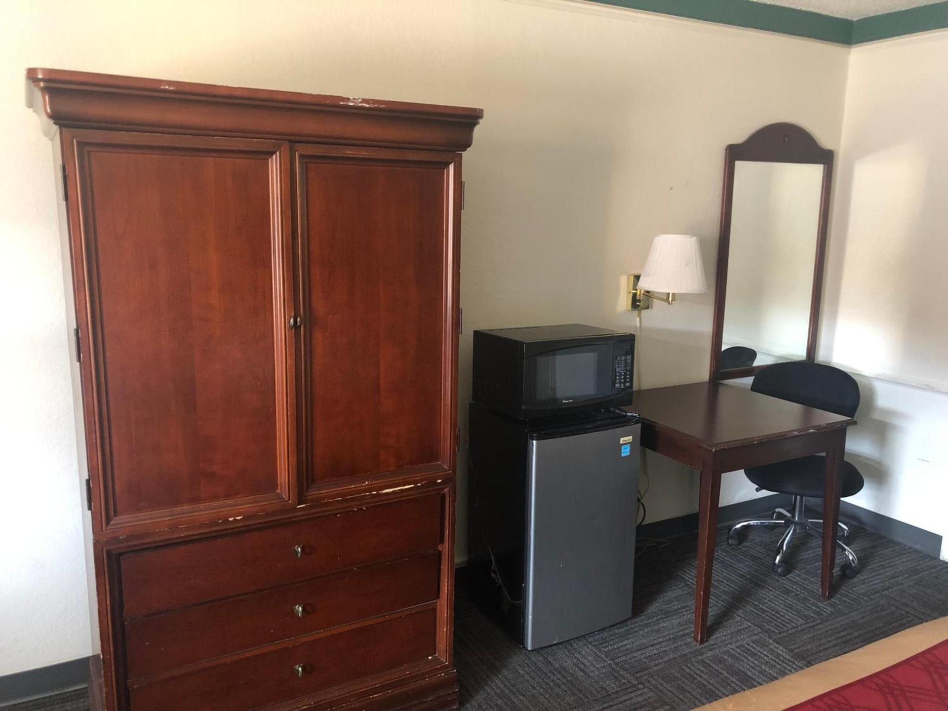 Americas Best Value Inn Denver photo 17