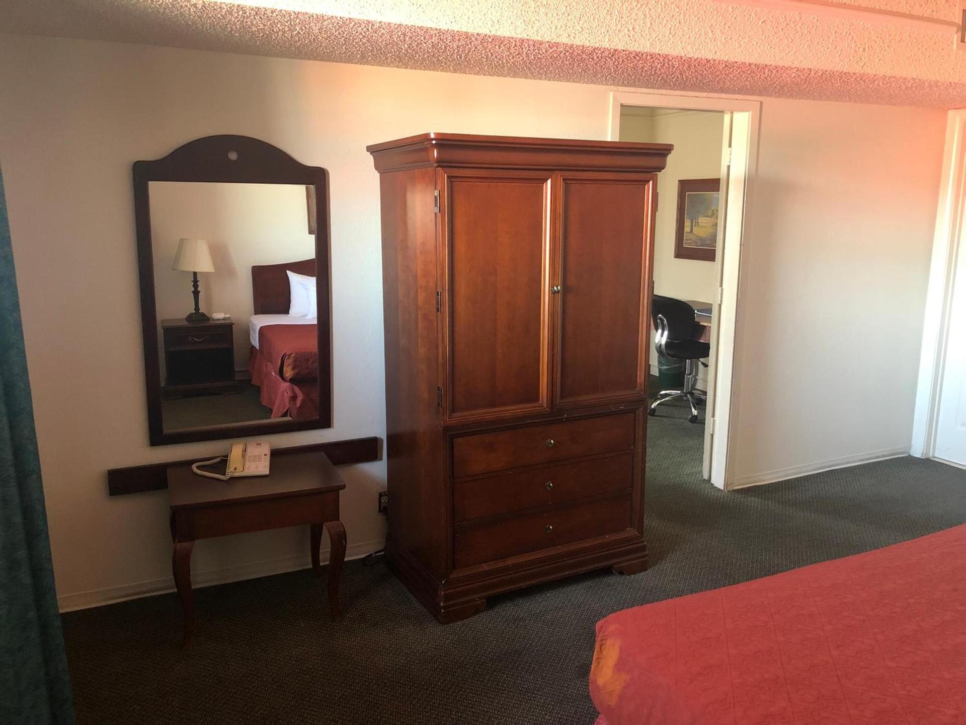 Americas Best Value Inn Denver photo 12