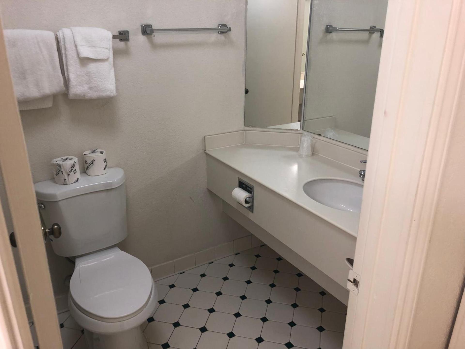 Americas Best Value Inn Denver photo 14