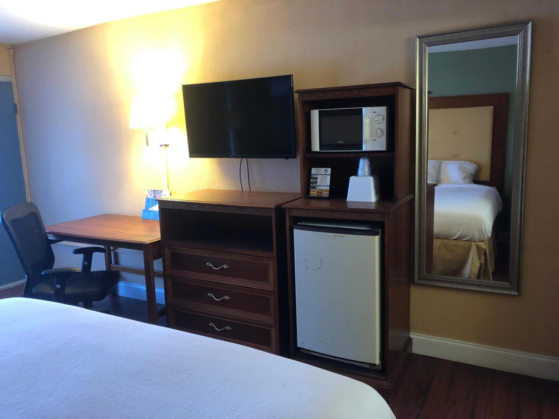 Express Airport Inn photo 4