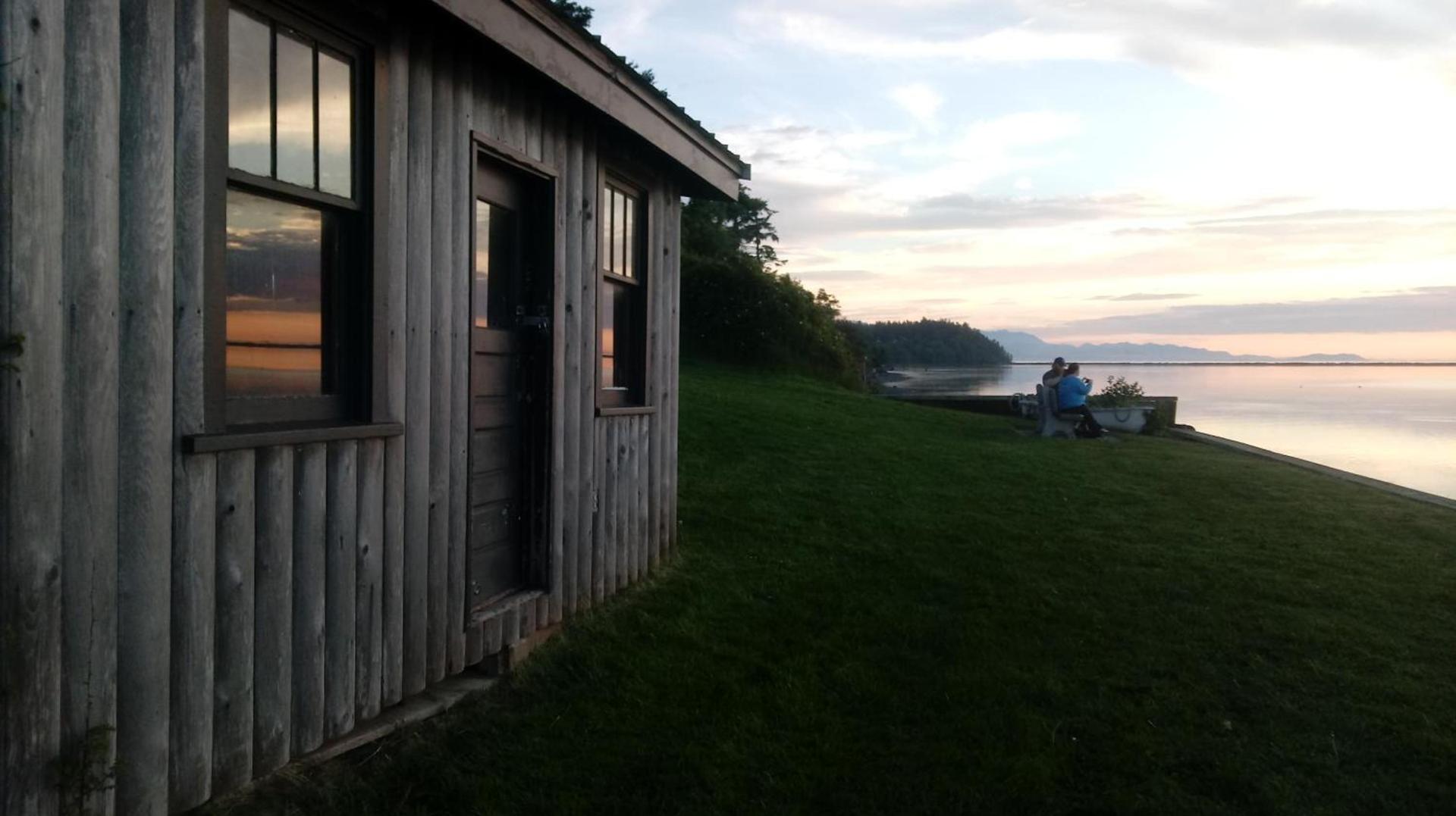 Juan de Fuca Waterfront Hotel & Cottages photo 39