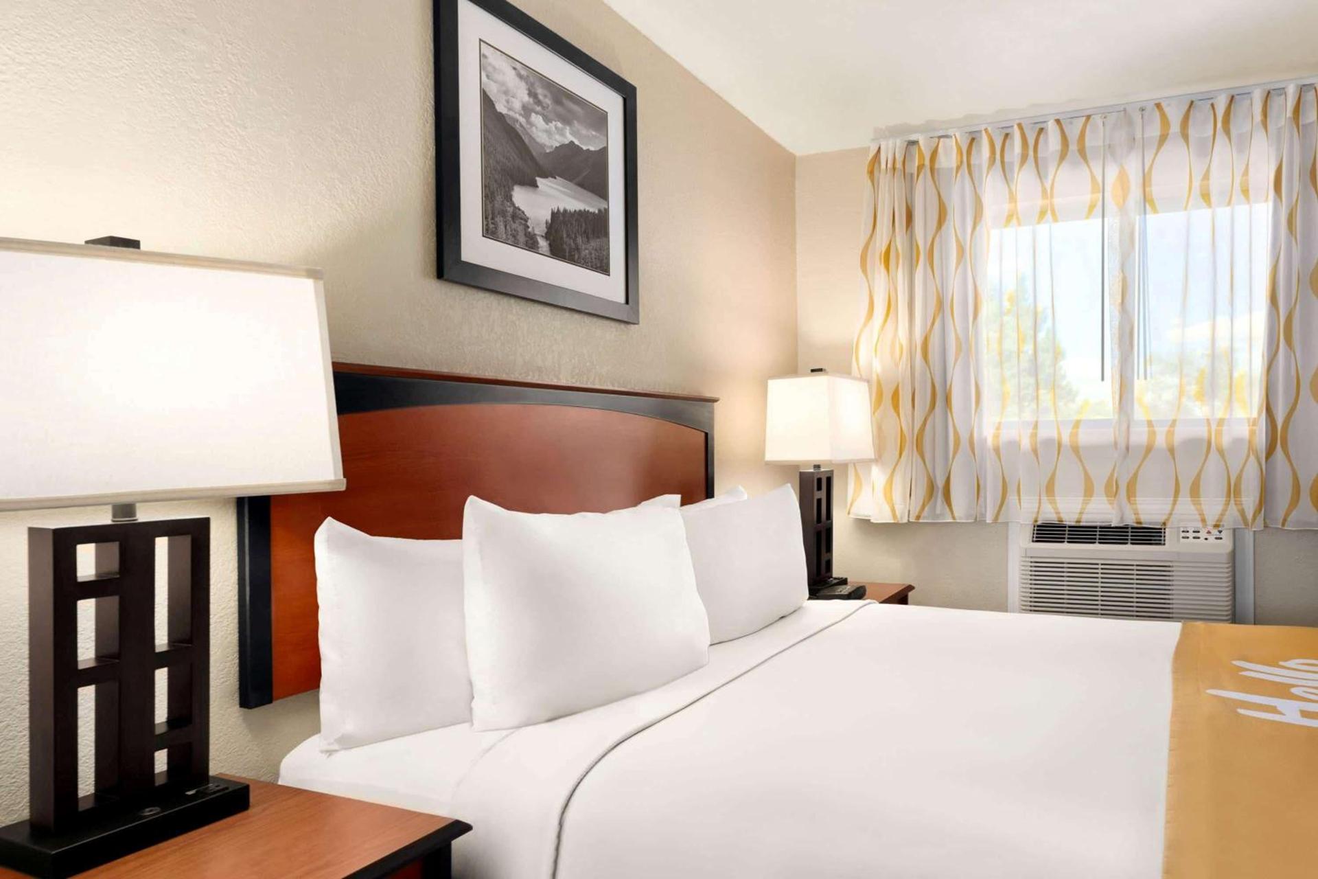 Days Inn by Wyndham Cortez photo 10