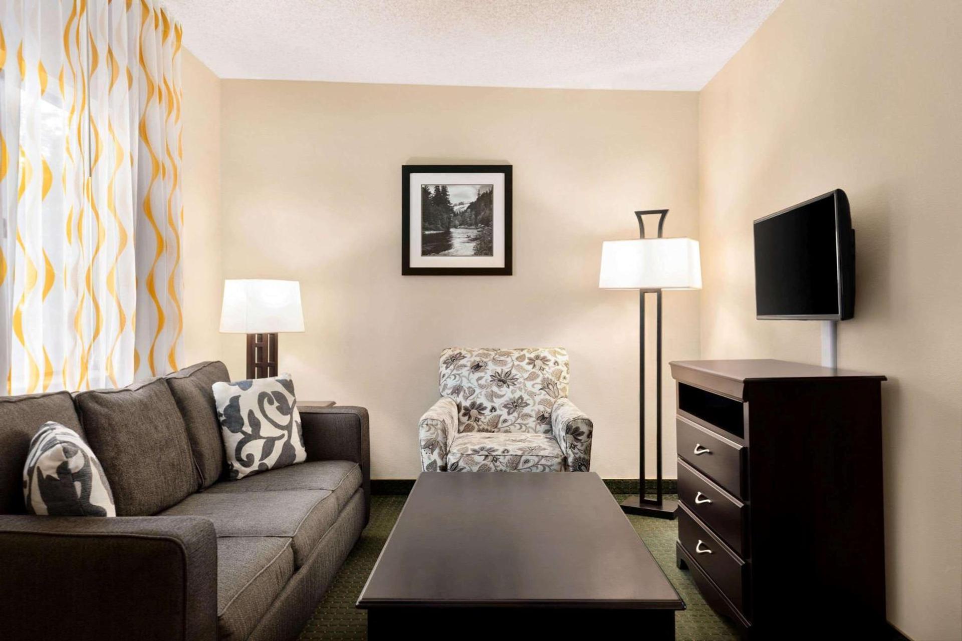 Days Inn by Wyndham Cortez photo 15