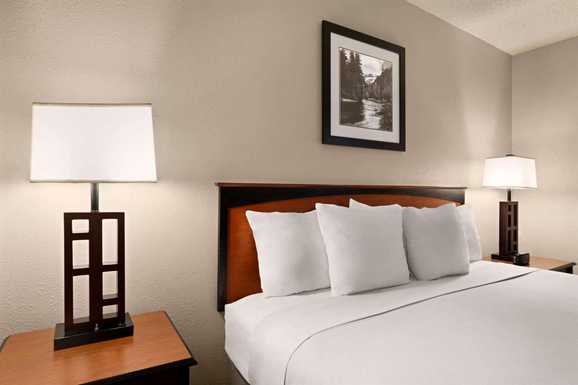 Days Inn by Wyndham Cortez photo 18