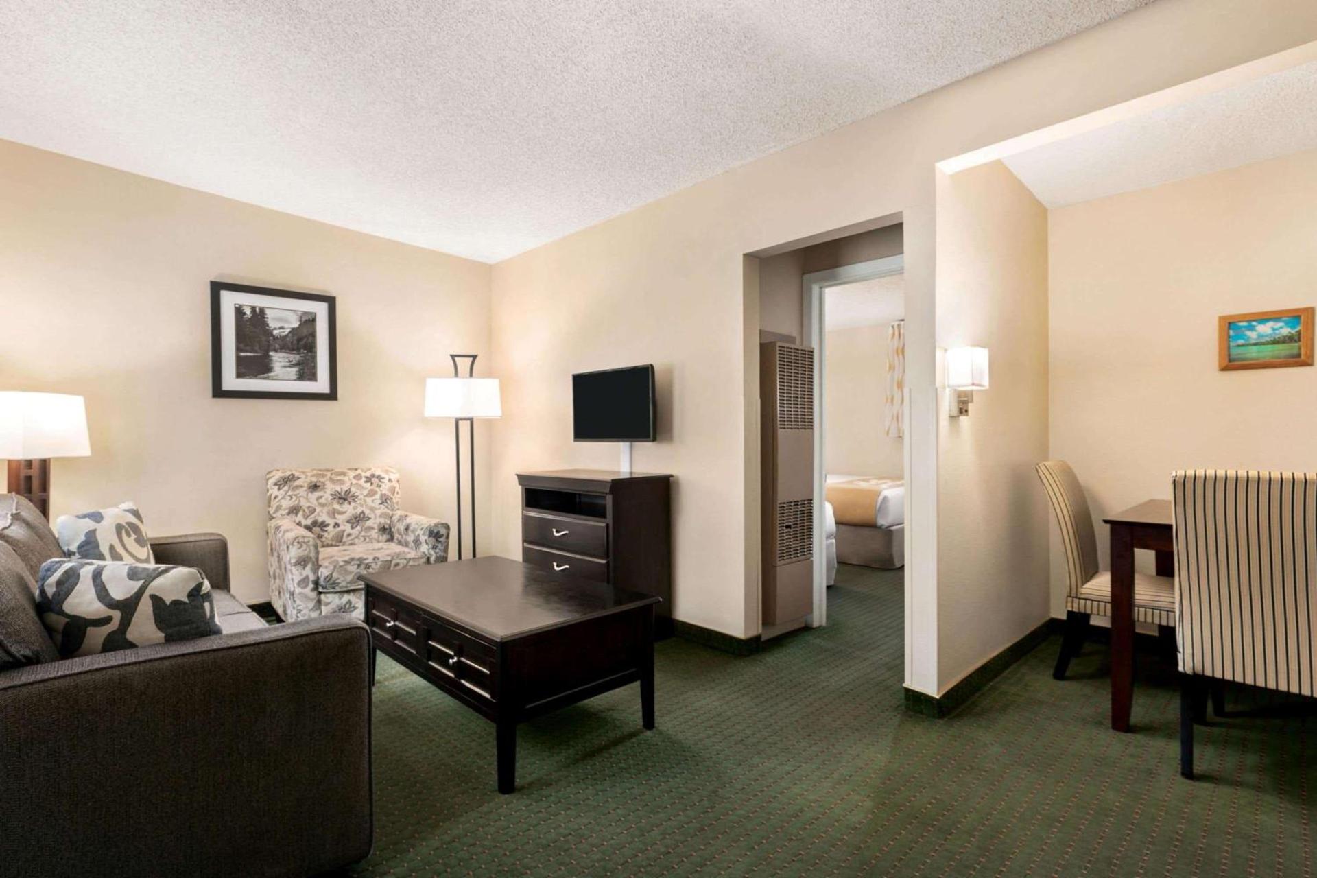 Days Inn by Wyndham Cortez photo 19