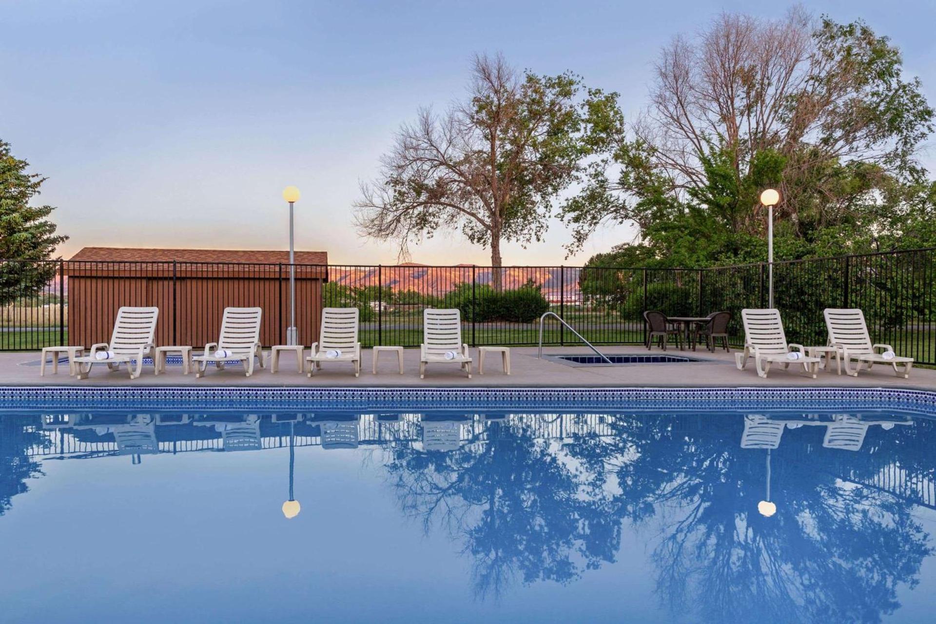 Days Inn by Wyndham Cortez photo 24