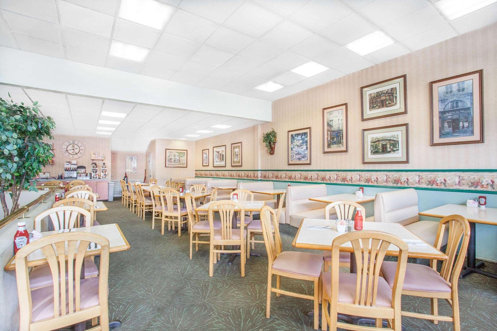 Howard Johnson by Wyndham Atlantic City photo 28