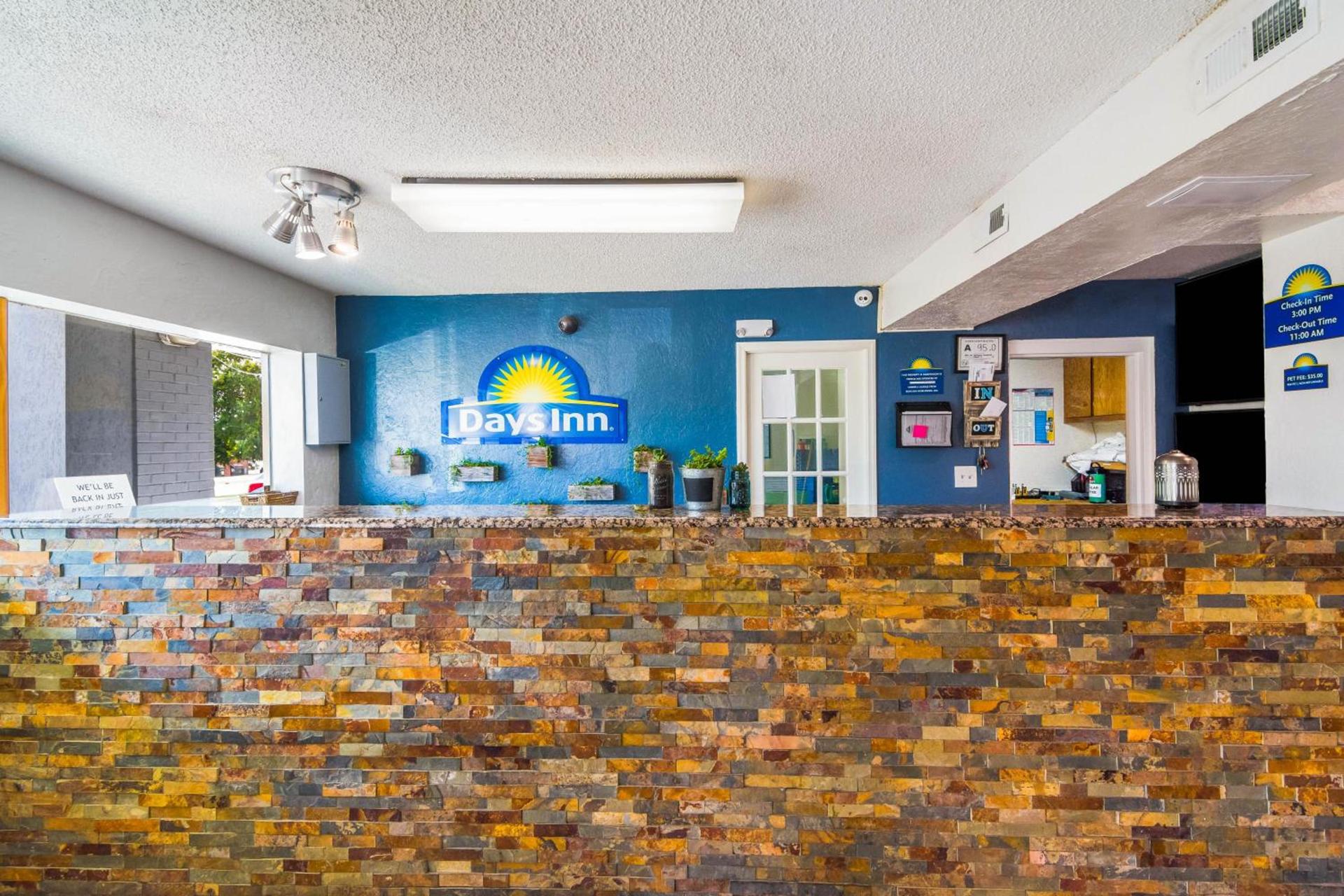 Days Inn by Wyndham Raleigh Glenwood-Crabtree photo 32