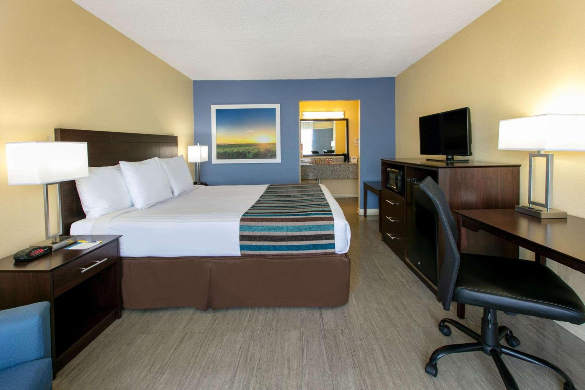 Days Inn by Wyndham Natchez photo 6