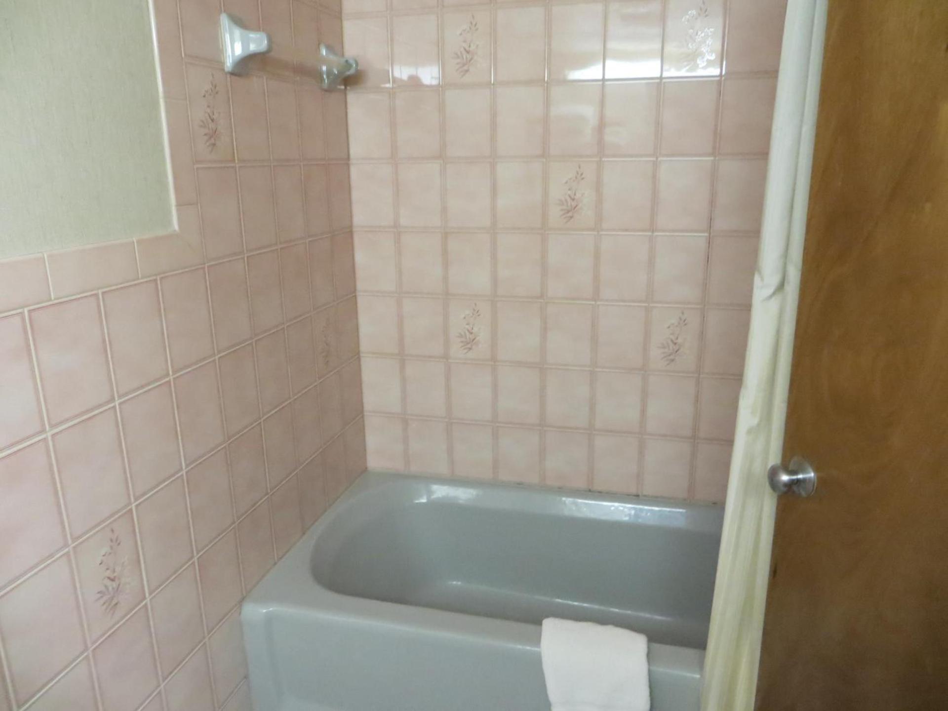 Riverside Motor Lodge - Pigeon Forge photo 7
