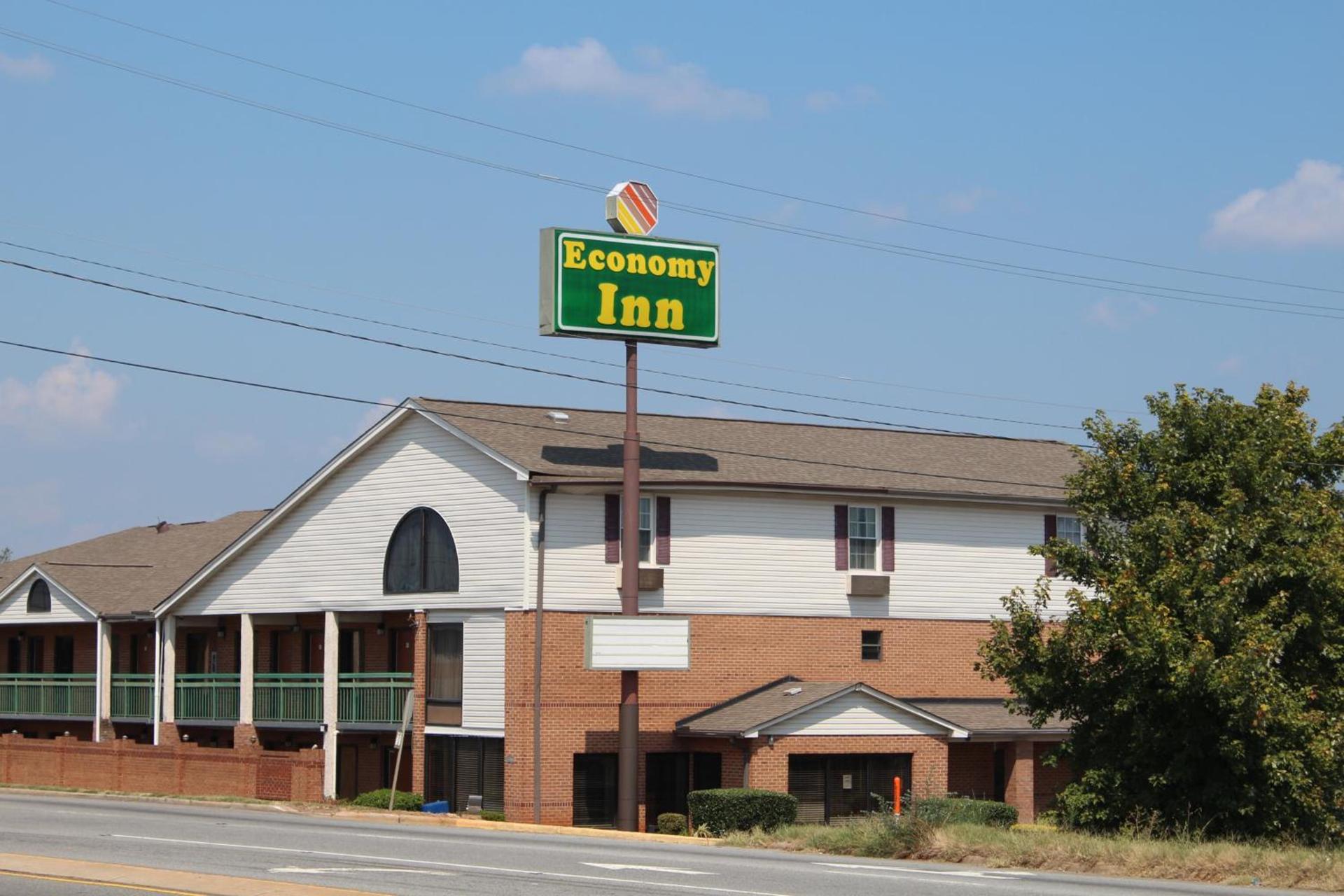 Economy Inn - Statesville photo 1