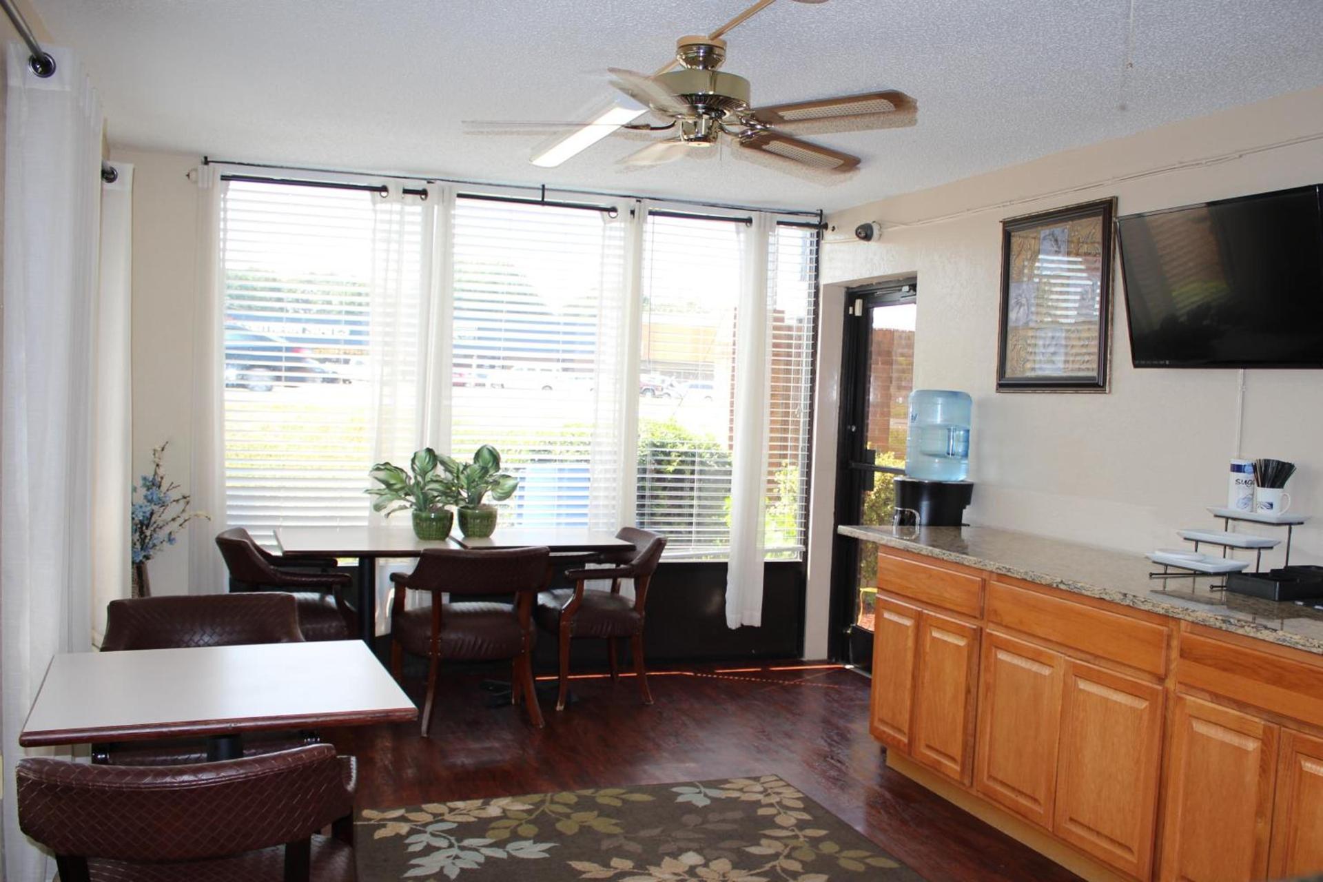 Economy Inn - Statesville photo 5