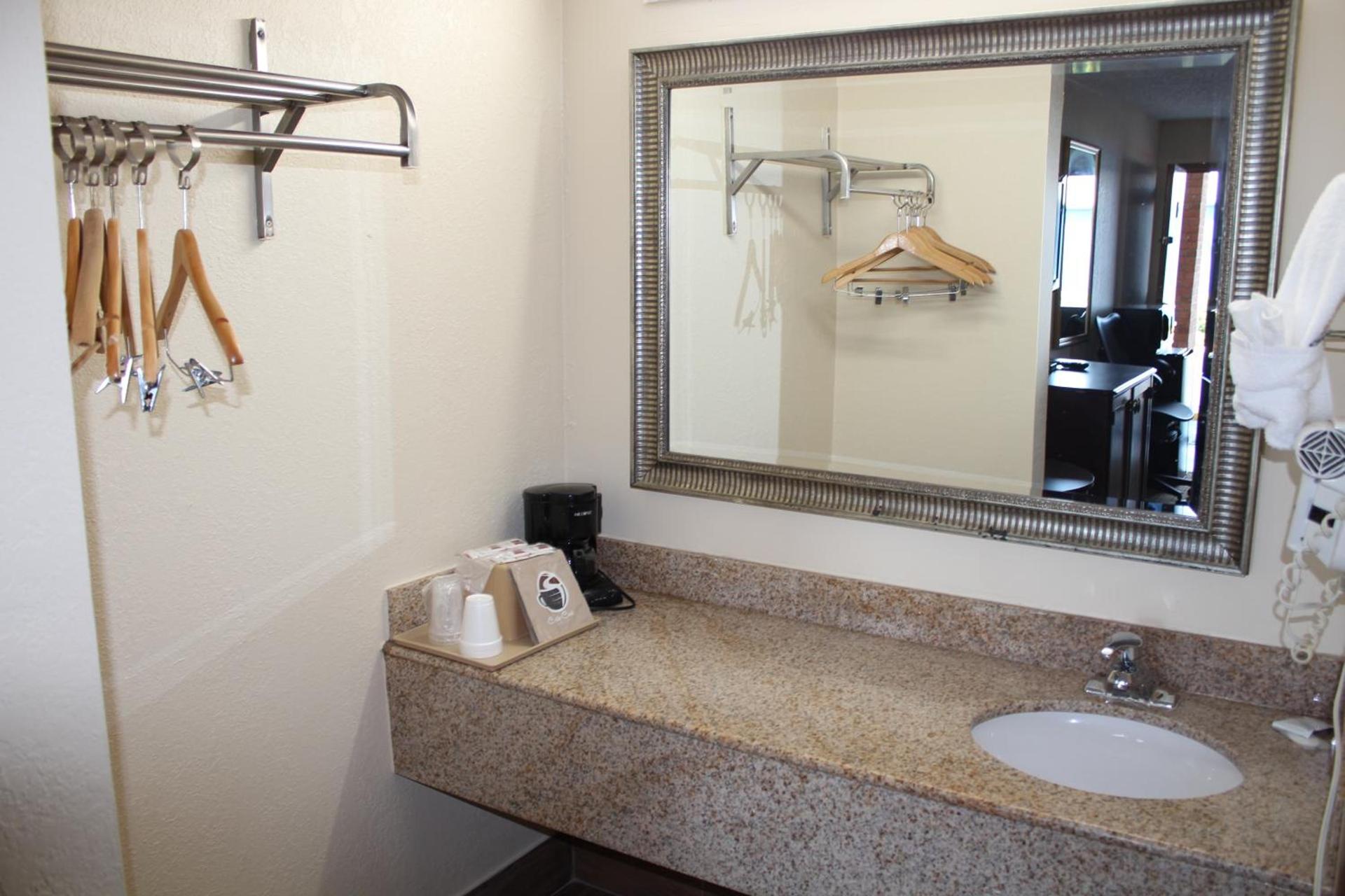 Economy Inn - Statesville photo 10