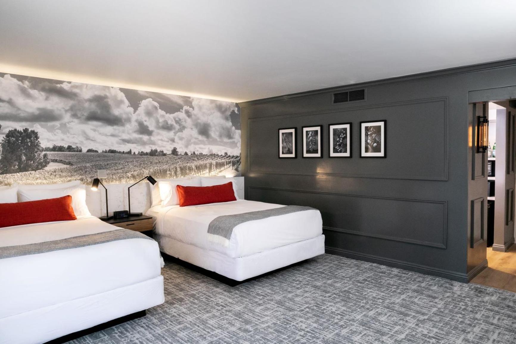 Vinland Hotel and Lounge photo 23