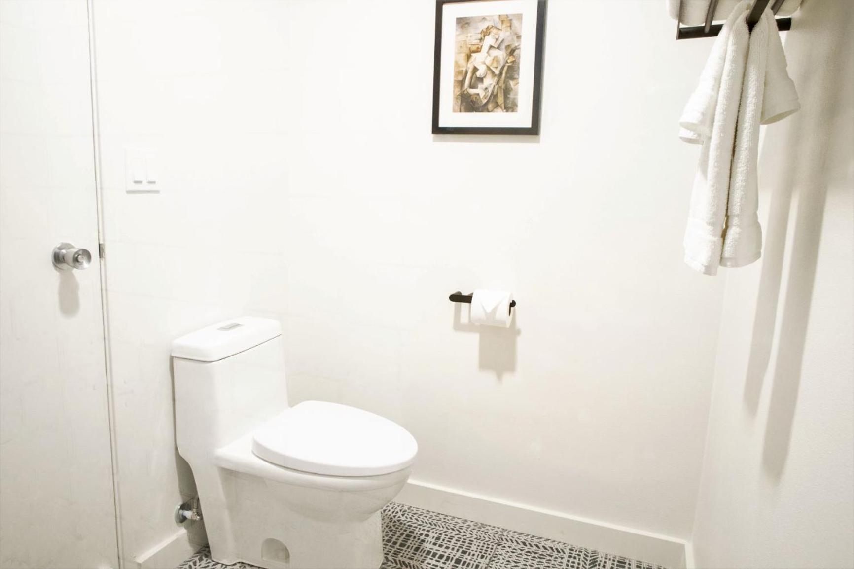 Vinland Hotel and Lounge photo 25