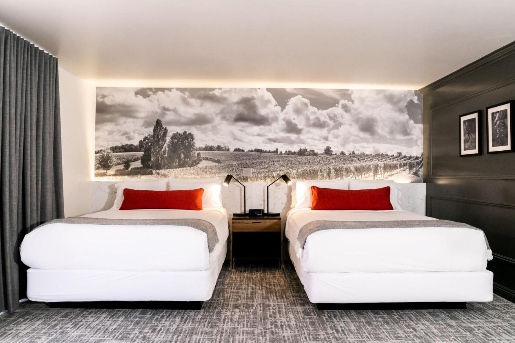 Vinland Hotel and Lounge photo 56