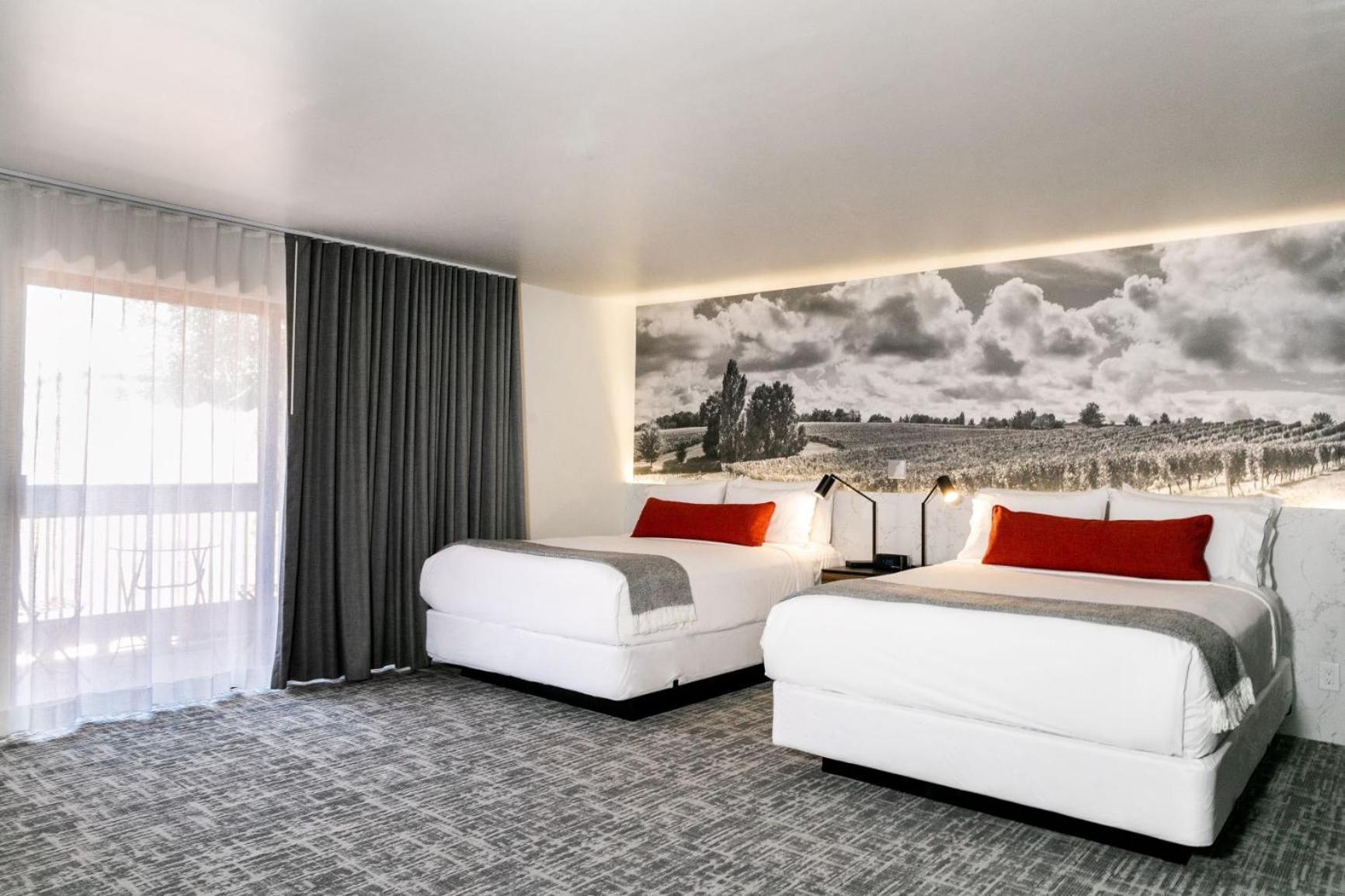 Vinland Hotel and Lounge photo 28